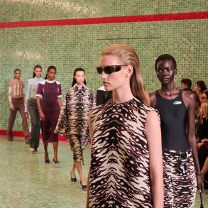 Top 10 Spring 2025 New York fashion shows header image of Tory Burch fashion show spring 2025