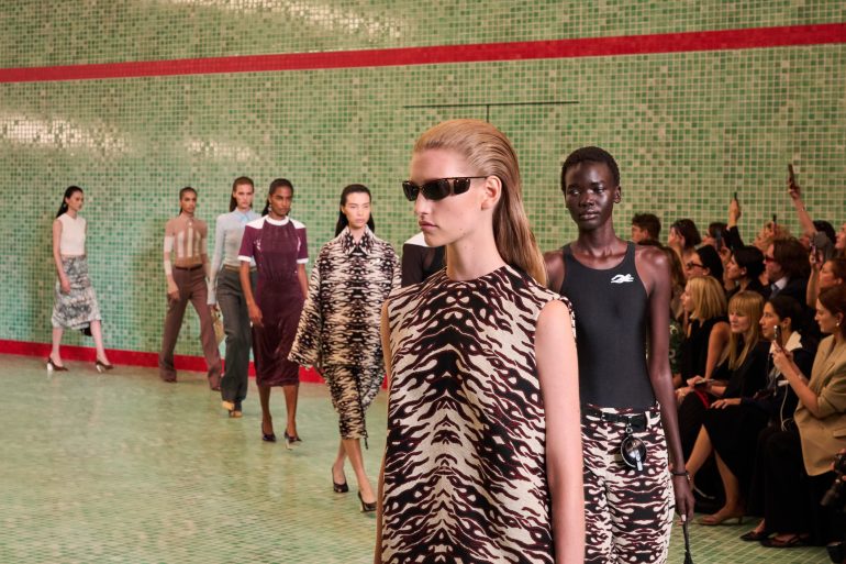 Top 10 Spring 2025 New York fashion shows header image of Tory Burch fashion show spring 2025