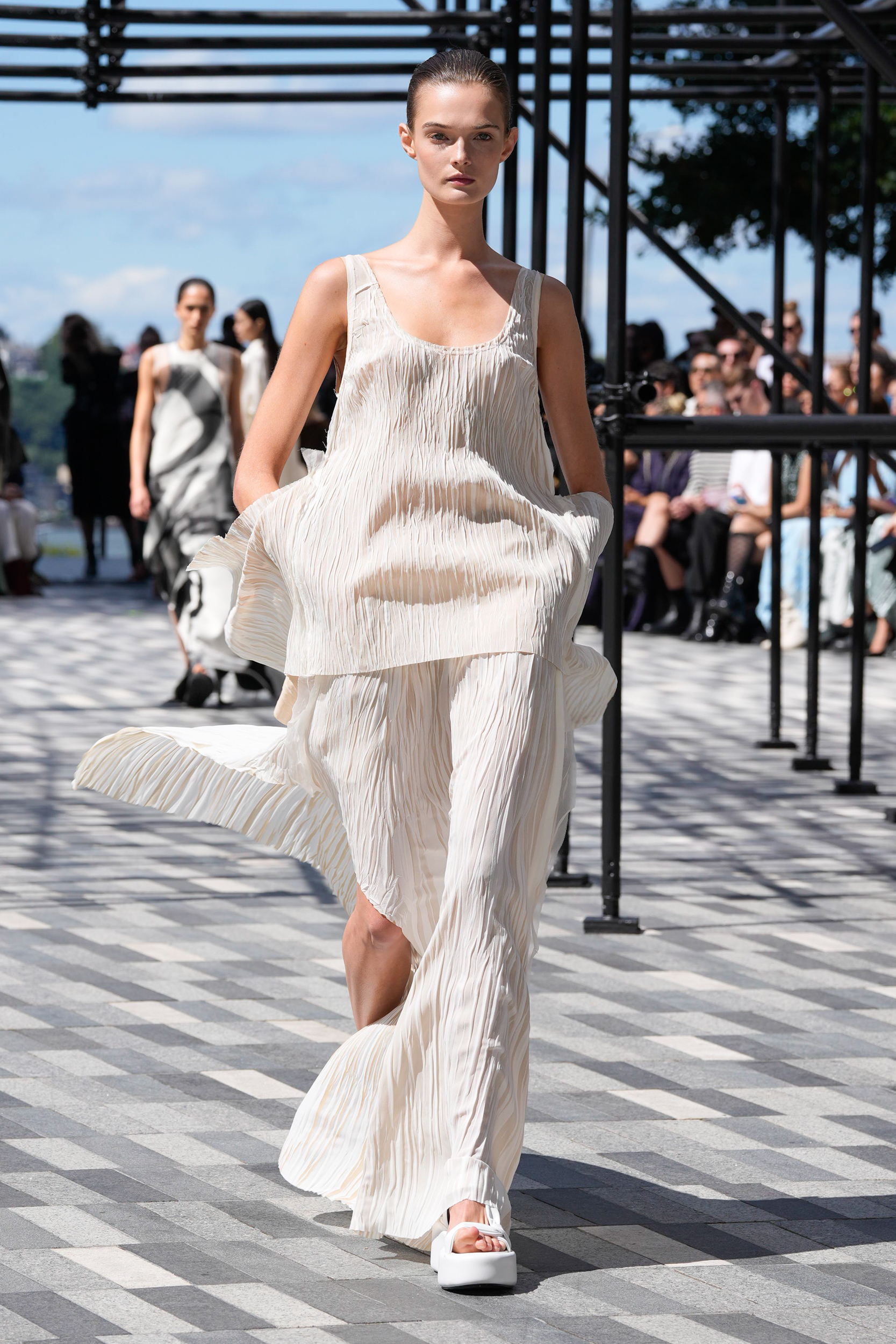 Jason Wu Spring 2025 Fashion Show