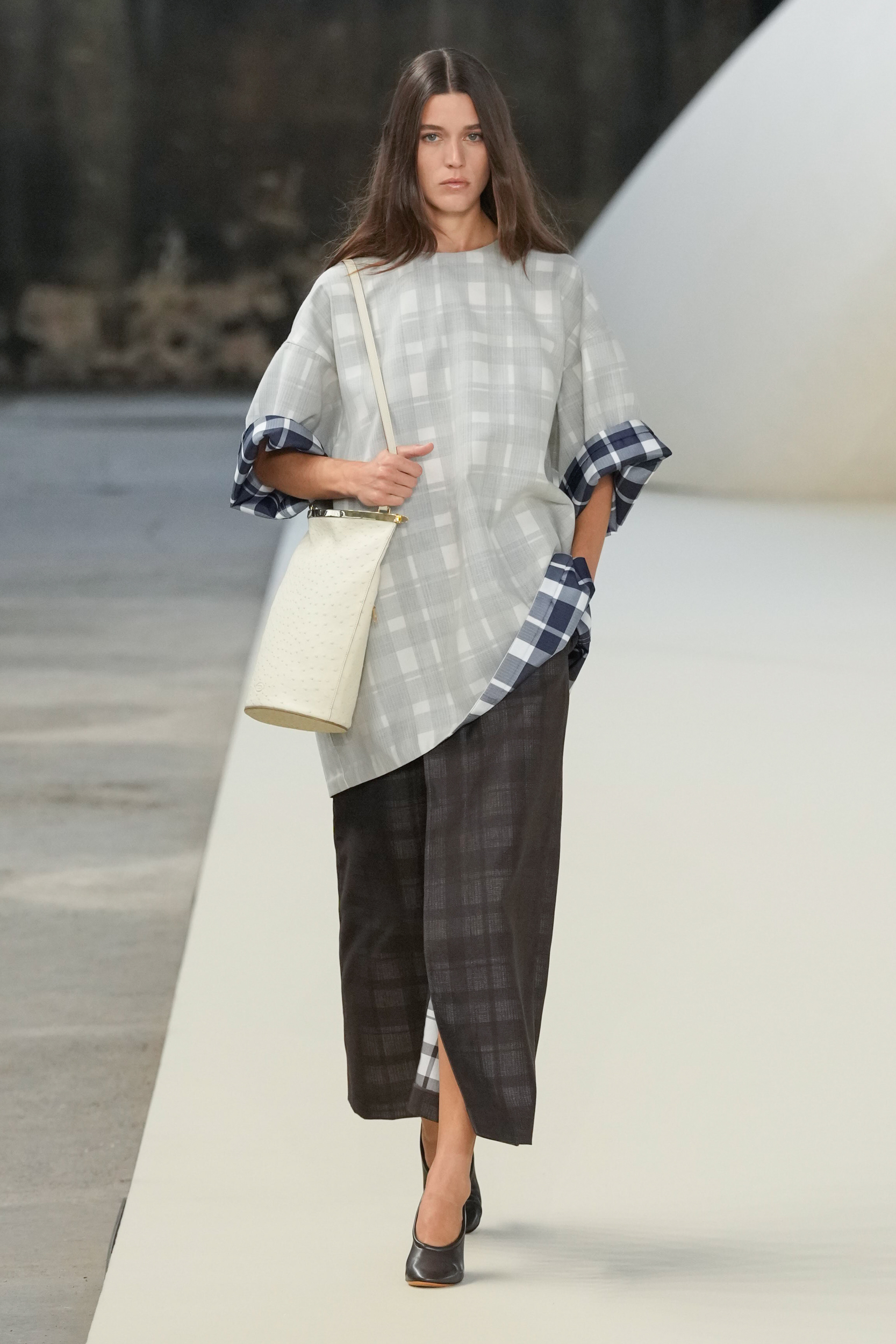 Tod S Spring 2025 Fashion Show