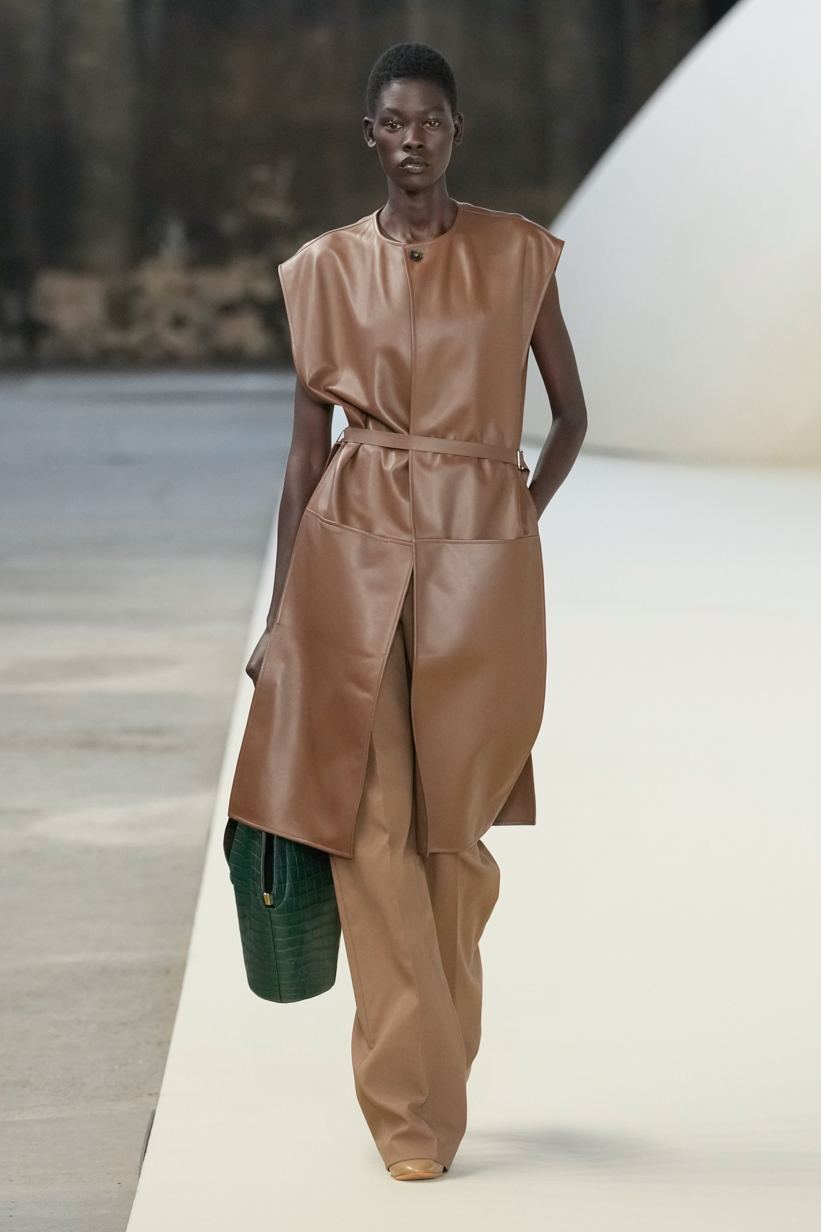 Tod S Spring 2025 Fashion Show