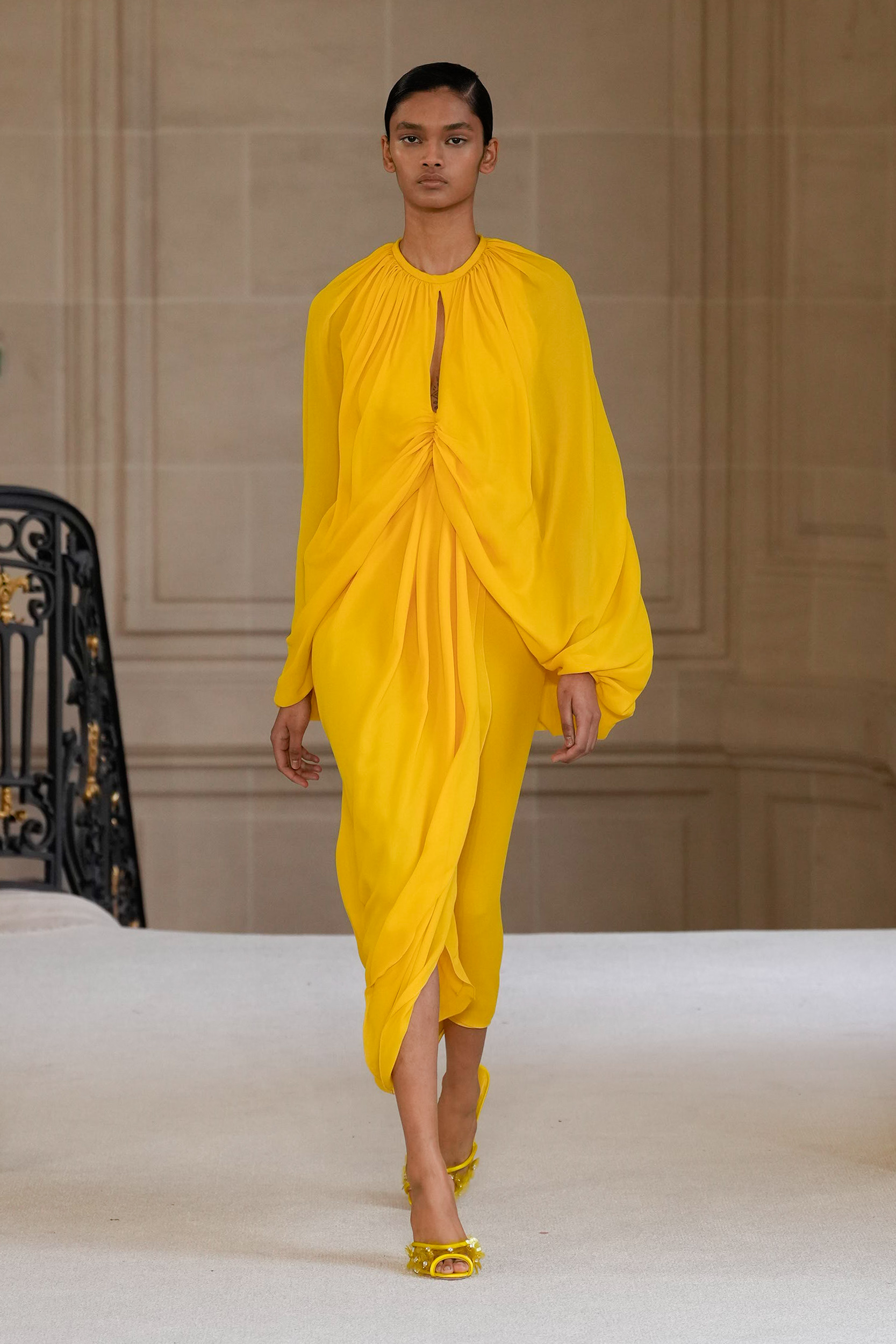 Giambattista Valli Spring 2025 Fashion Show