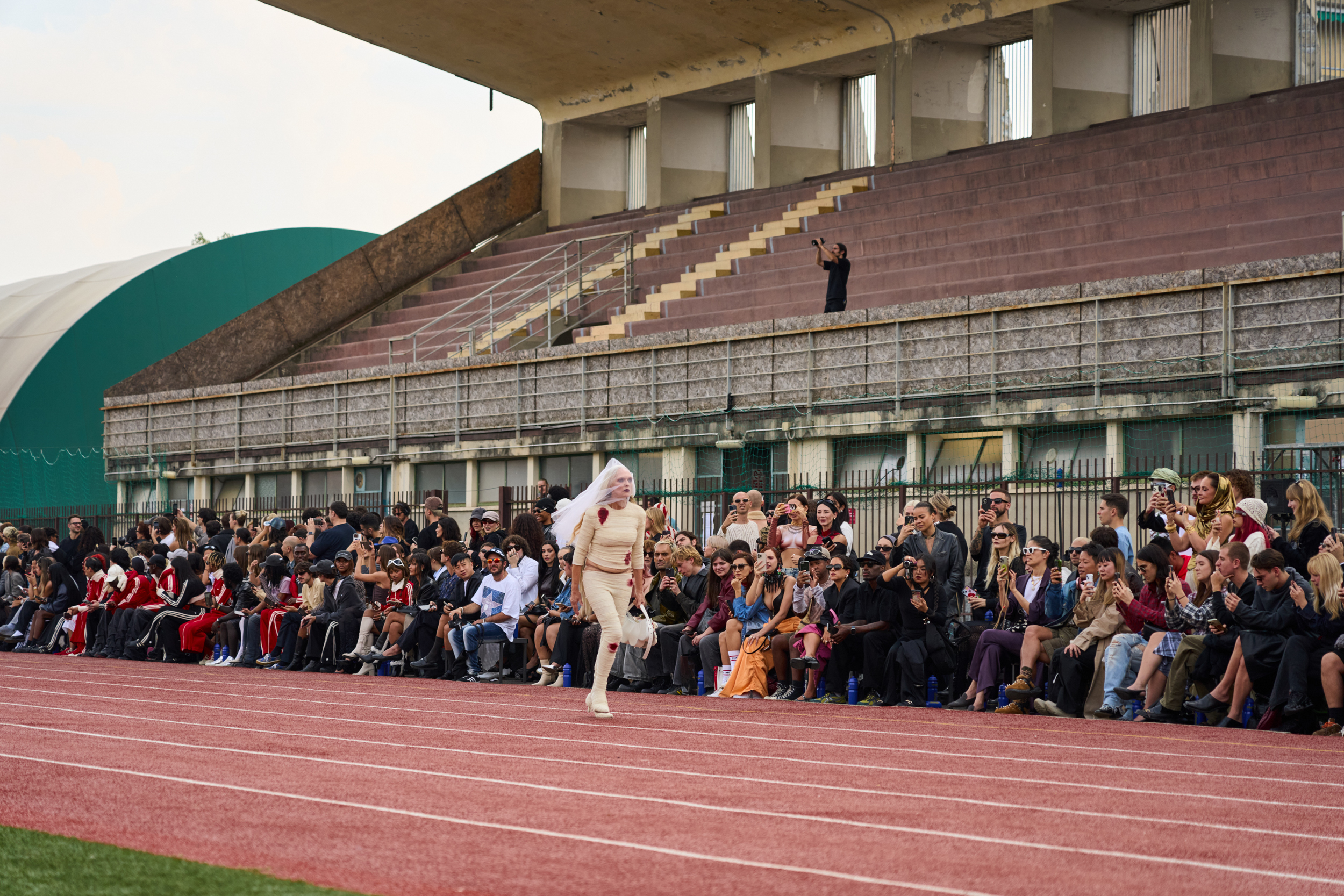 Avavav Spring 2025 Fashion Show Atmosphere