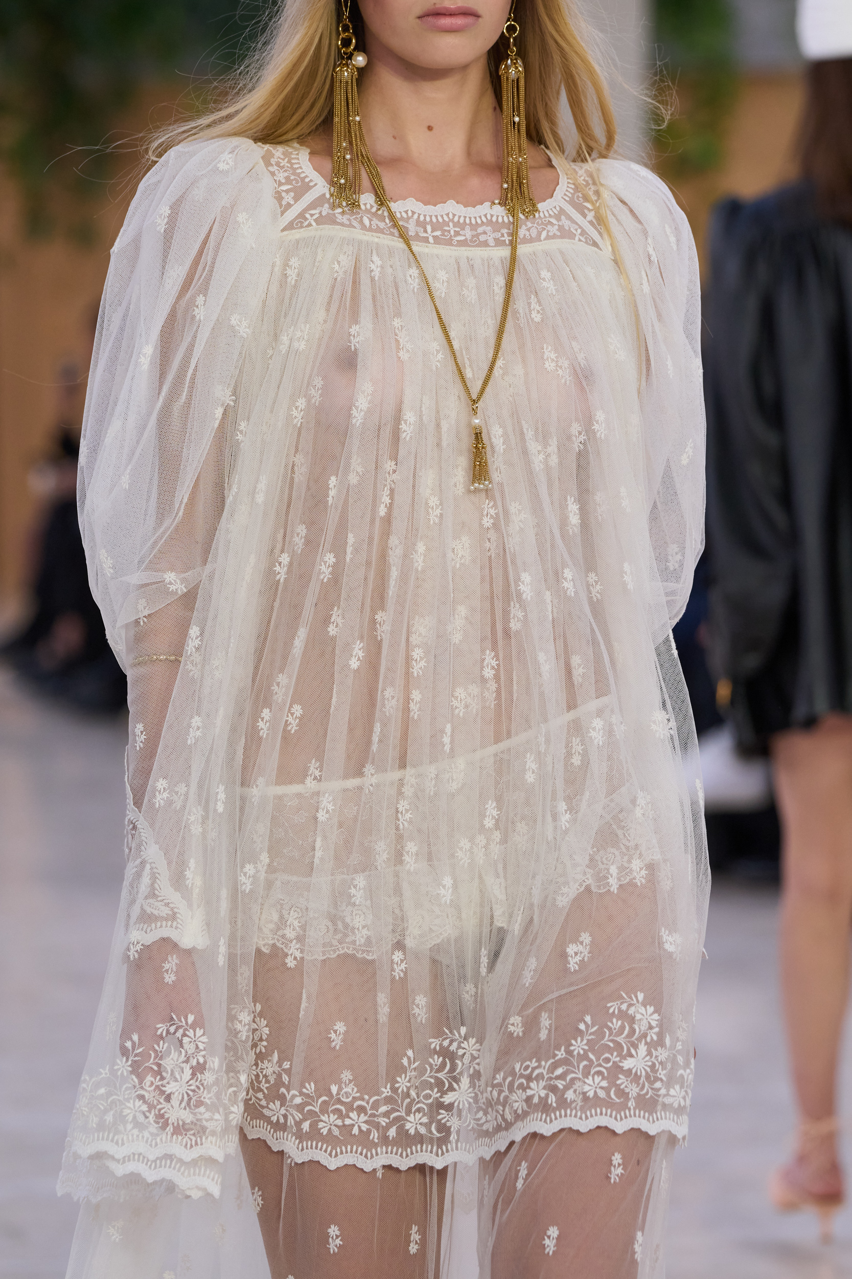 Chloe Spring 2025 Fashion Show Details