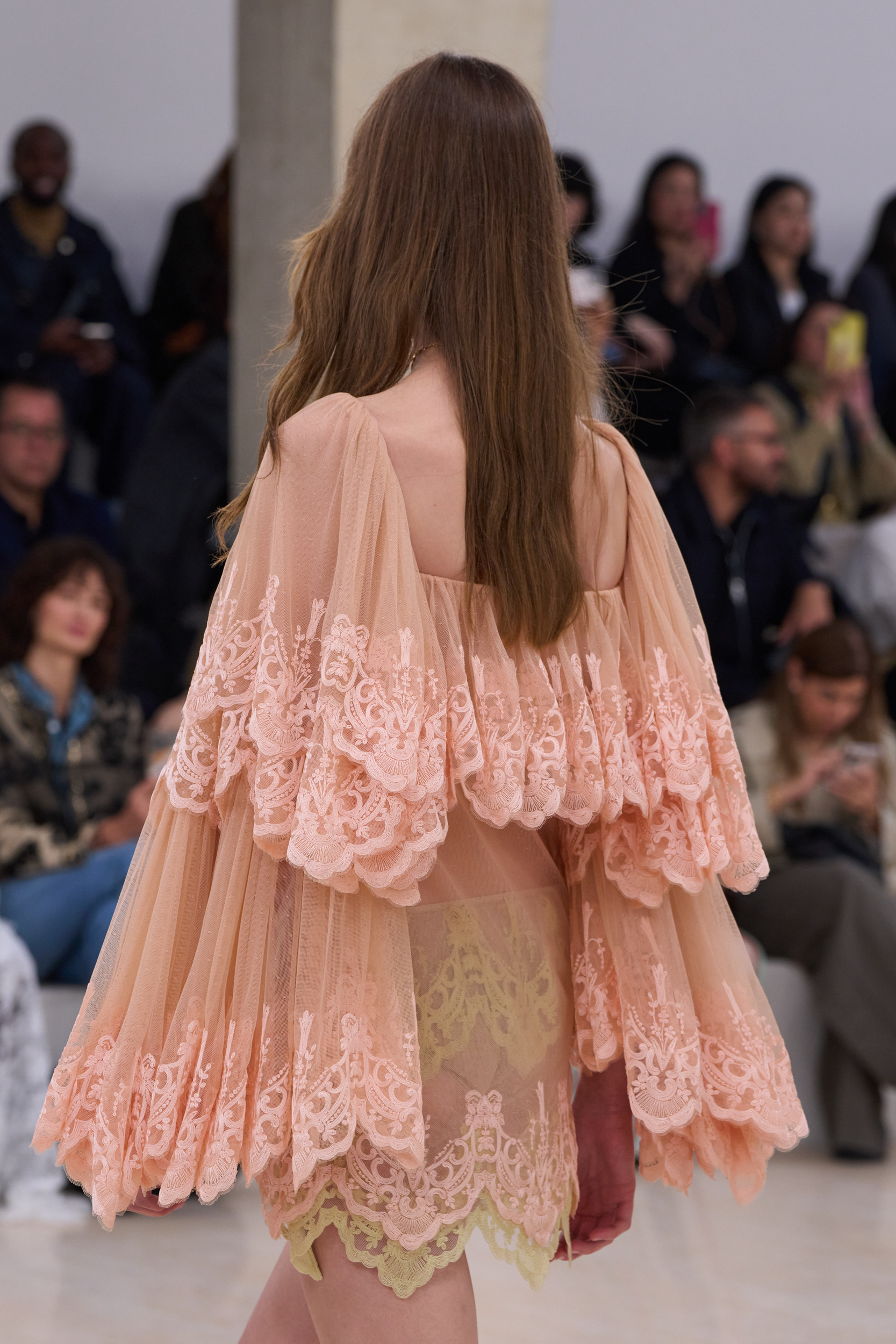 Chloe Spring 2025 Fashion Show Details