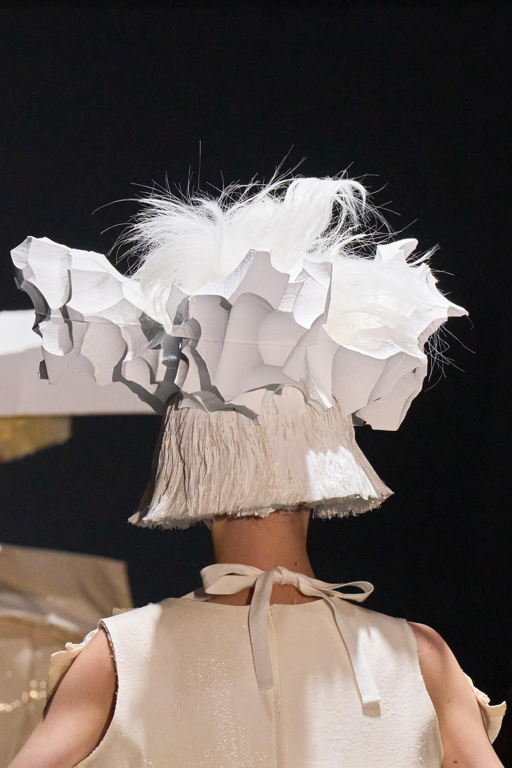 Comme Des Garcons Spring 2025 Fashion Show Details