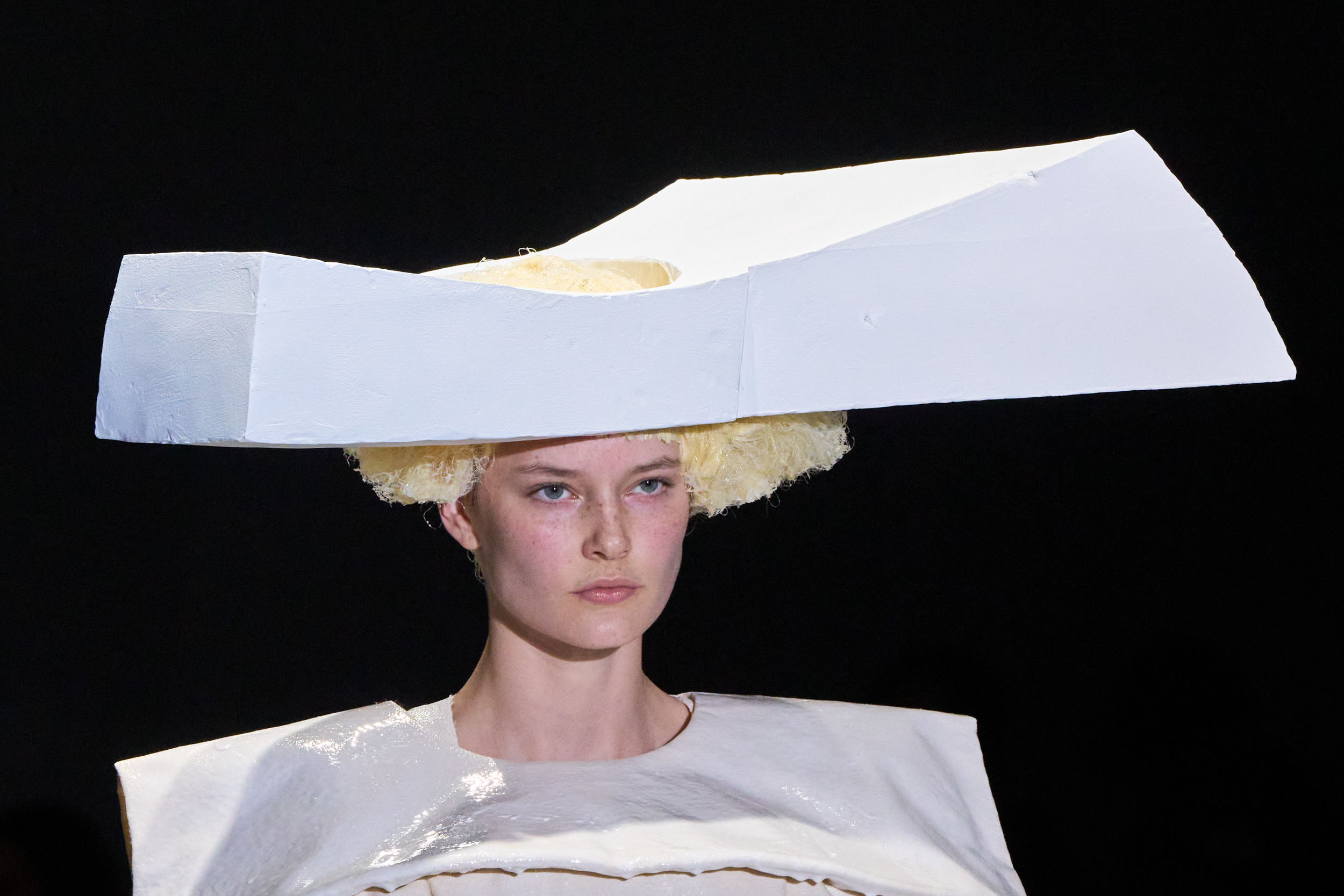 Comme Des Garcons Spring 2025 Fashion Show Details