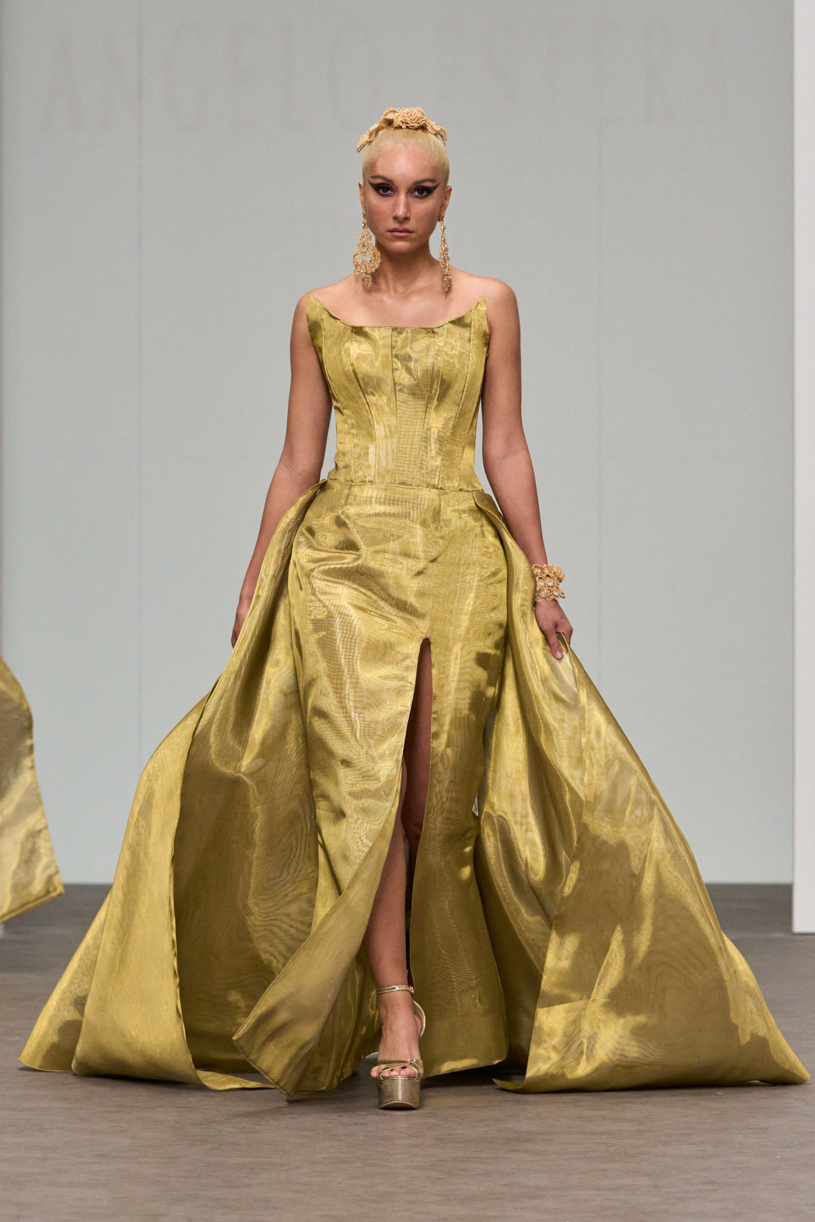 Angelo Estera Spring 2025 Couture Fashion Show 