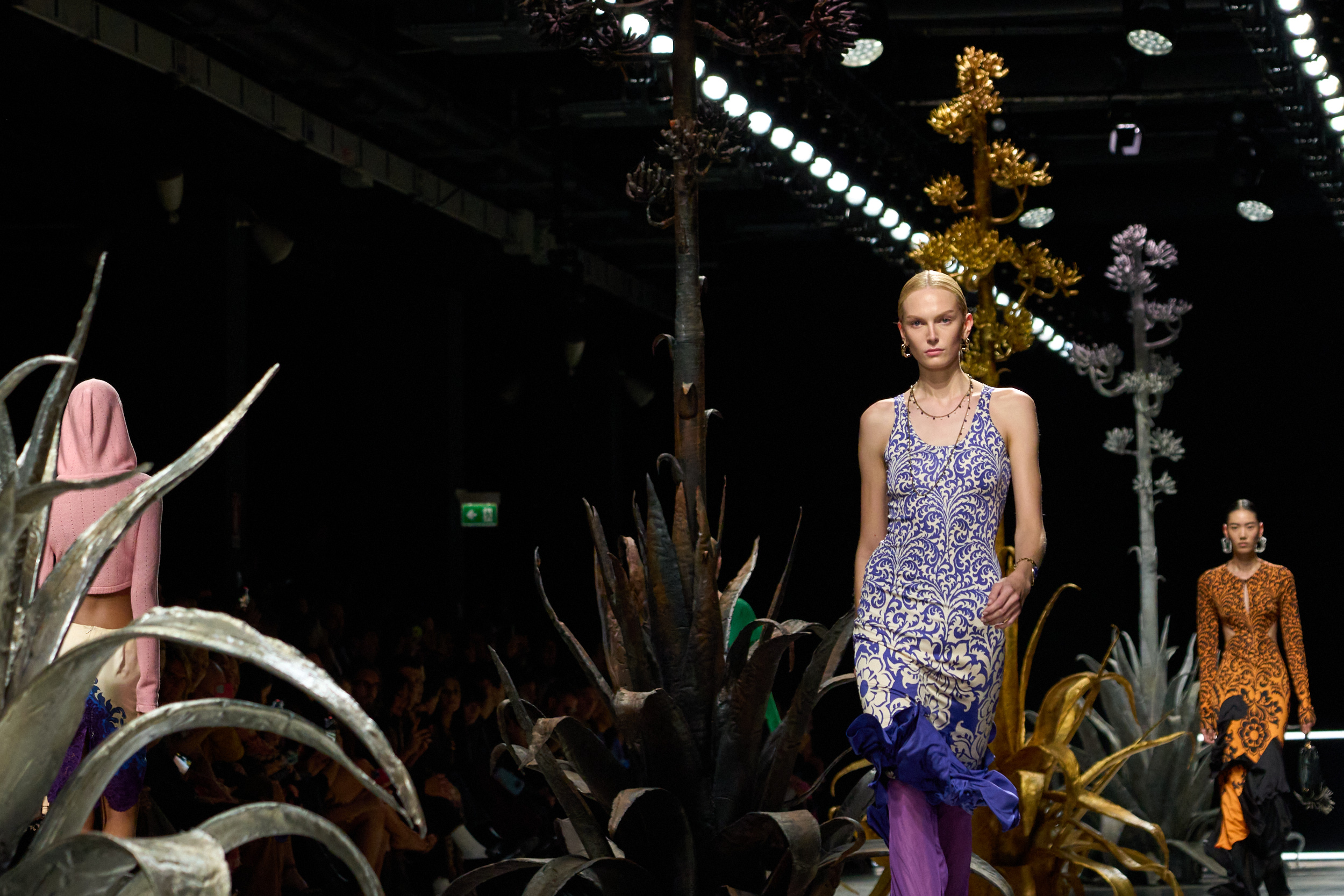 Etro Spring 2025 Fashion Show Atmosphere