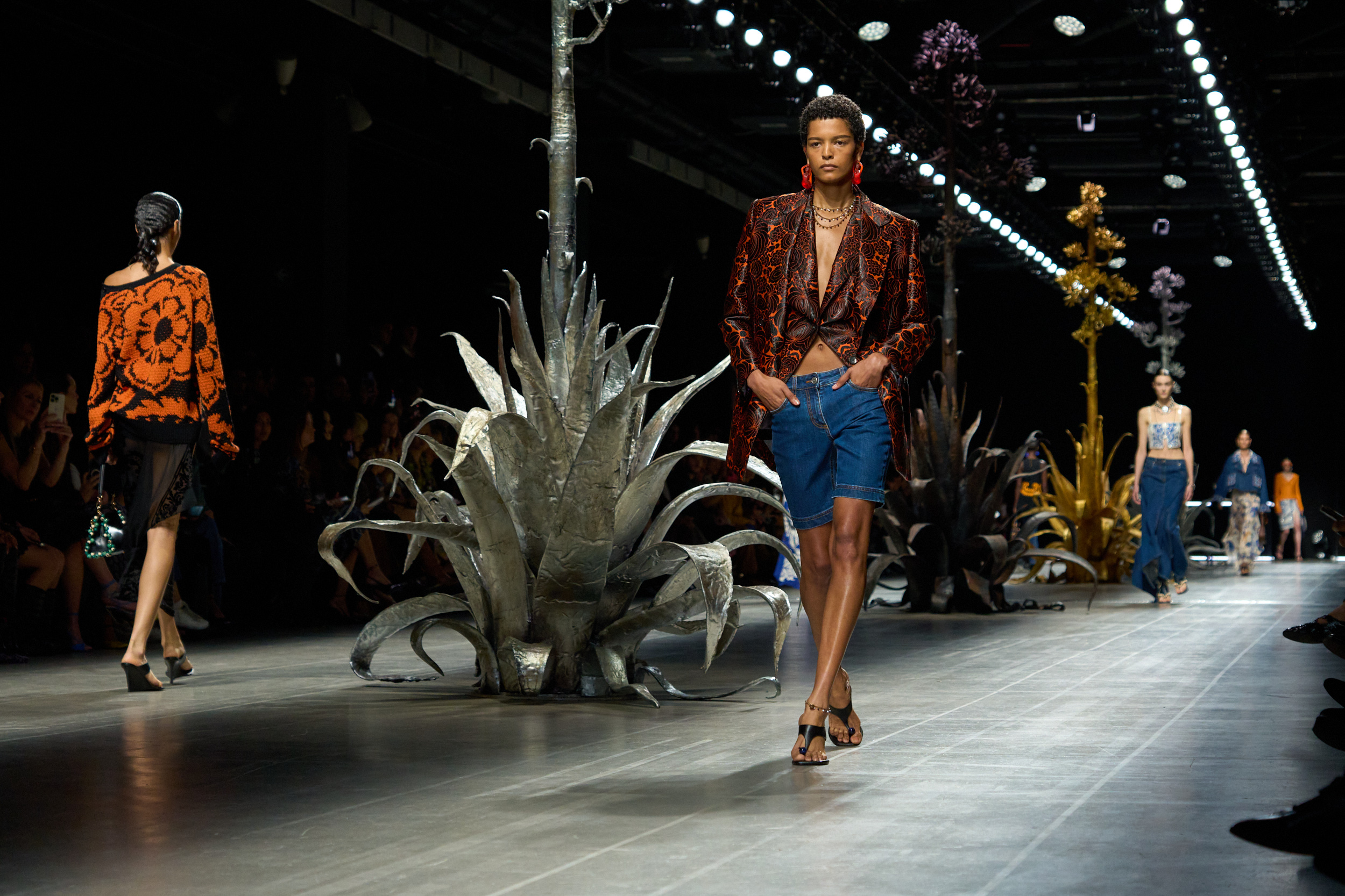 Etro Spring 2025 Fashion Show Atmosphere