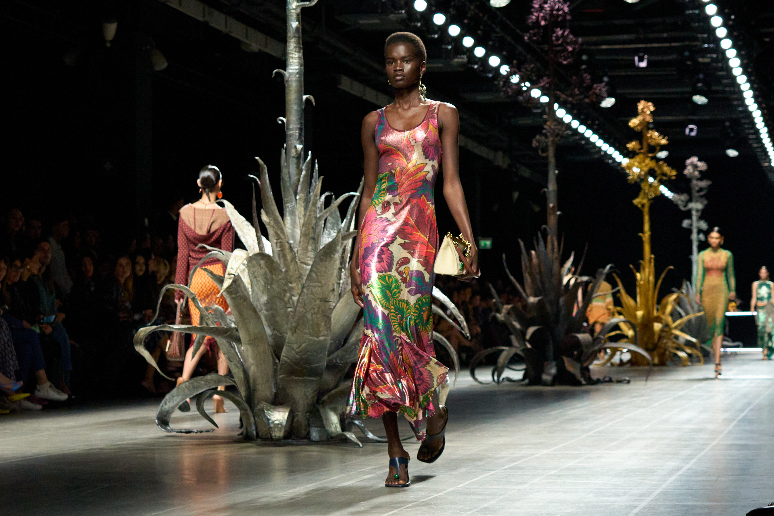 Etro Spring 2025 Fashion Show Atmosphere