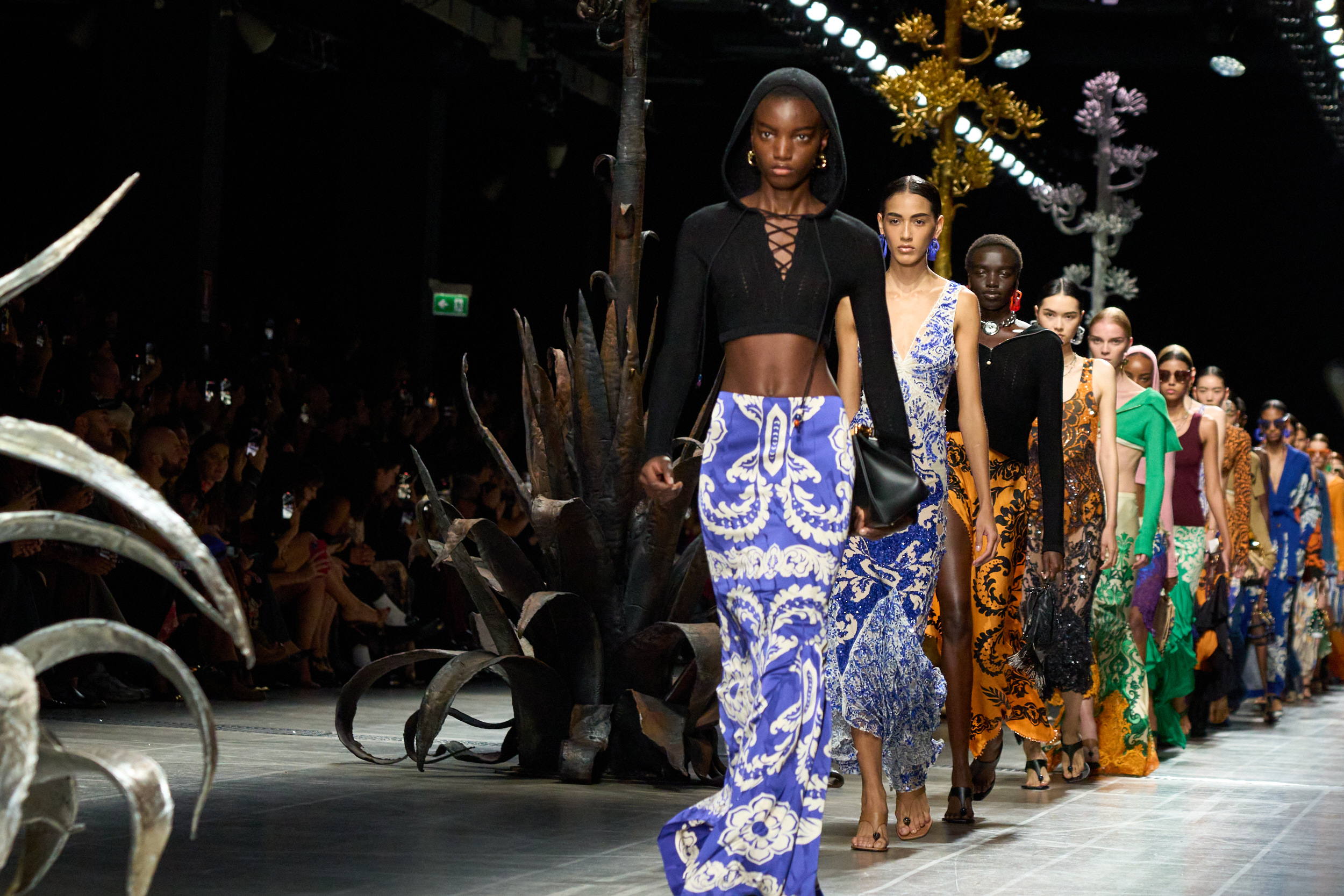 Etro Spring 2025 Fashion Show Atmosphere