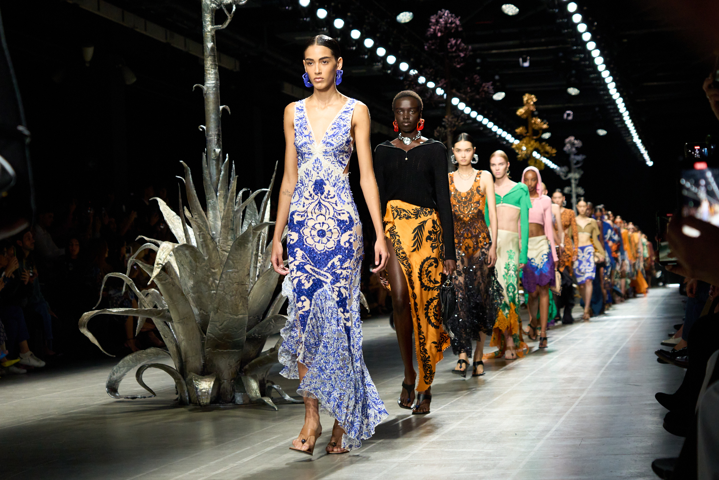 Etro Spring 2025 Fashion Show Atmosphere