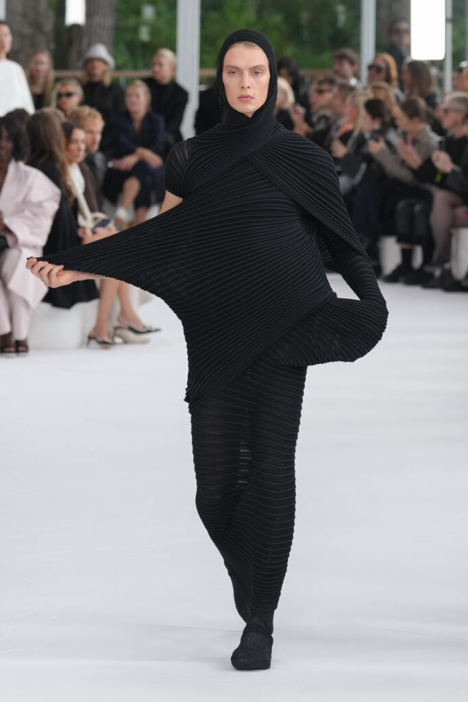 Issey Miyake Spring 2025 Fashion Show