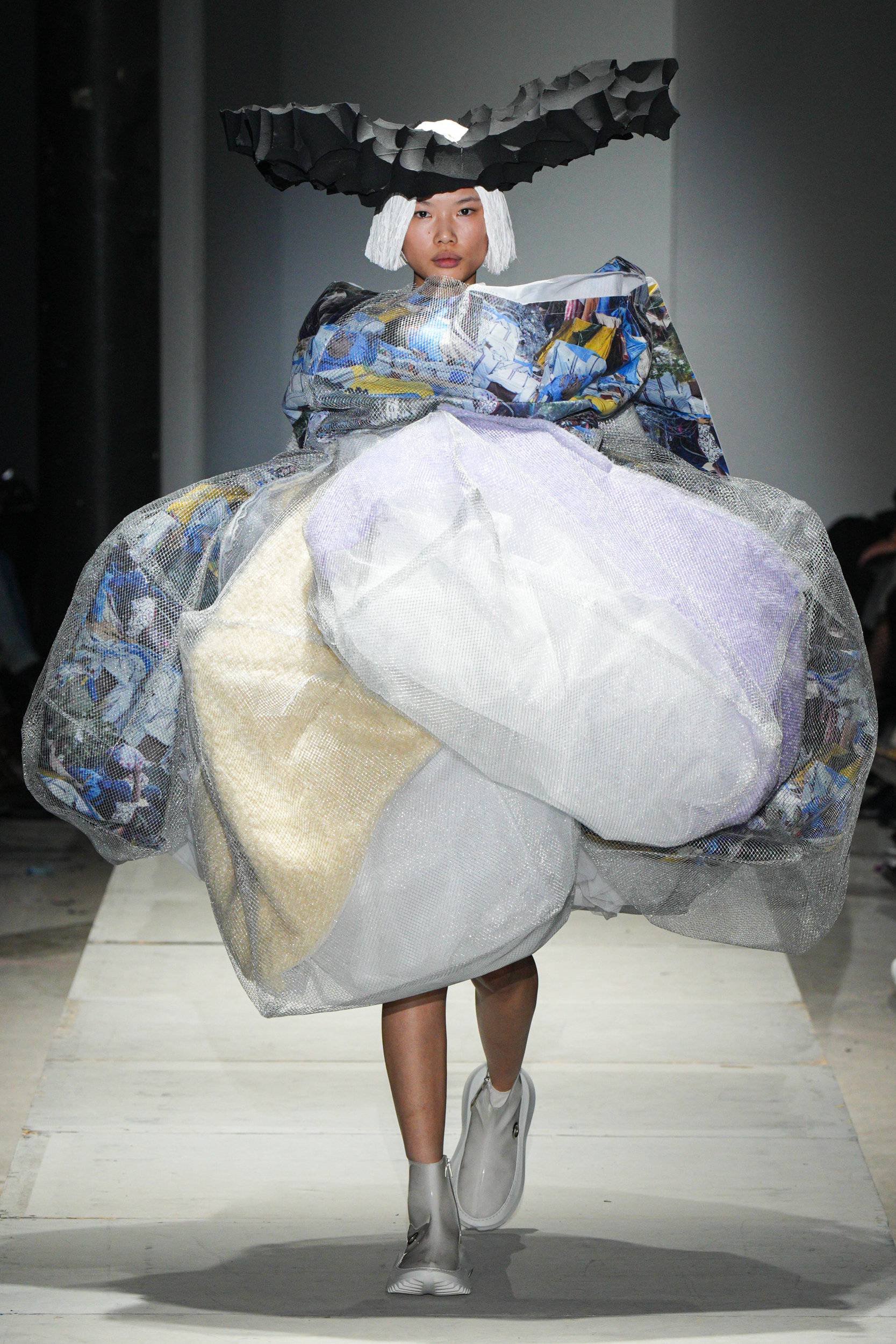 Comme Des Garcons Spring 2025 Fashion Show