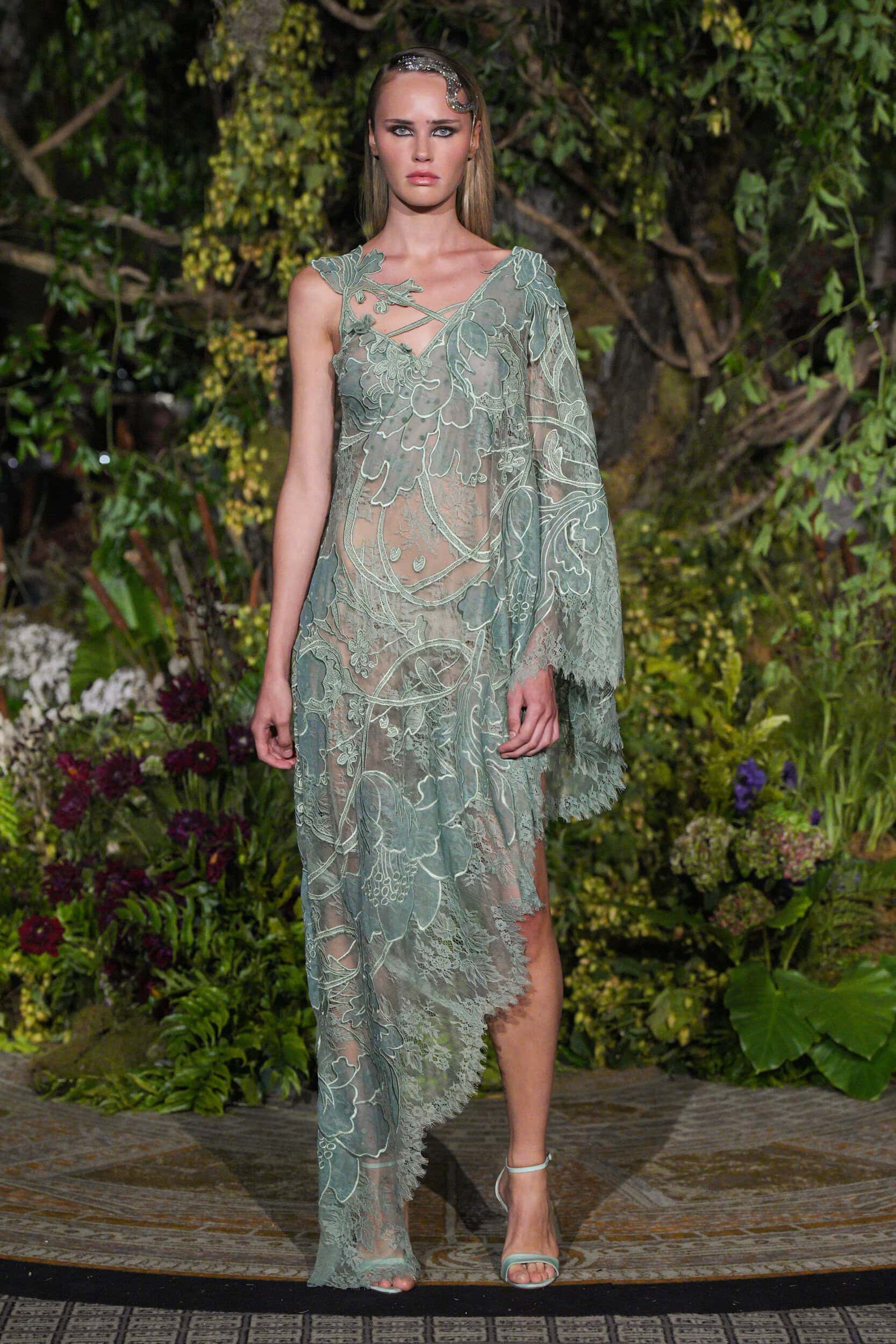 Christian Siriano Spring 2025 Fashion Show