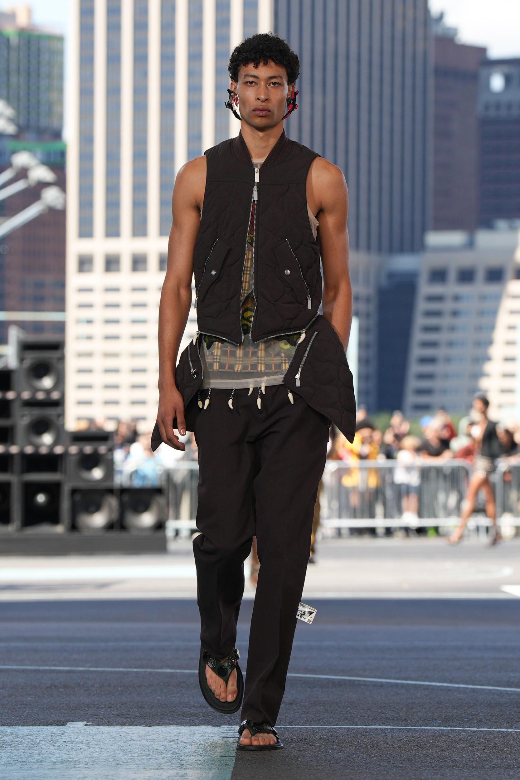 Off-white Spring 2025 Fashion Show