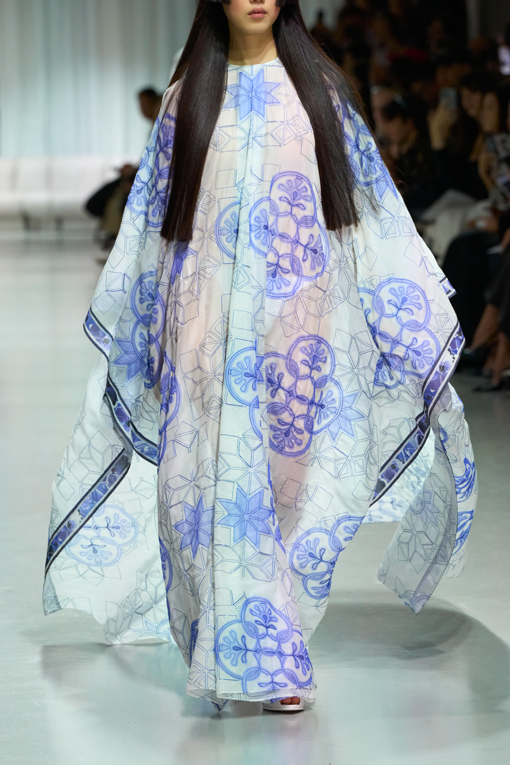 Leonard Paris Spring 2025 Fashion Show Details