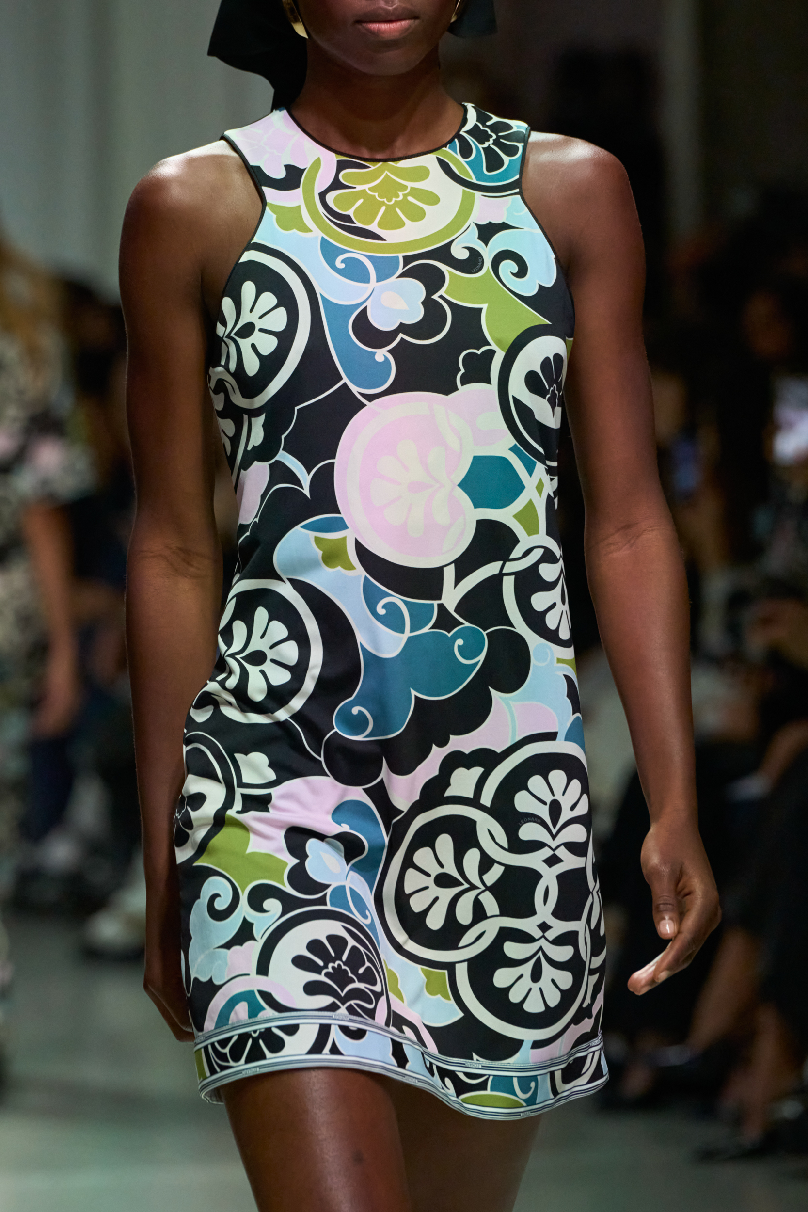 Leonard Paris Spring 2025 Fashion Show Details