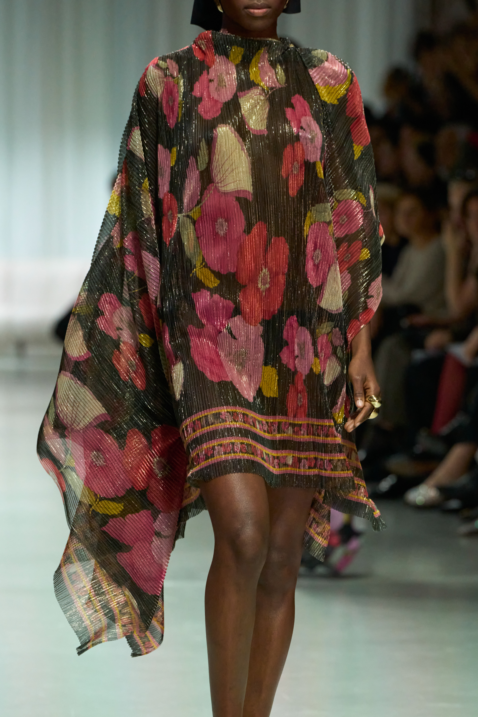 Leonard Paris Spring 2025 Fashion Show Details