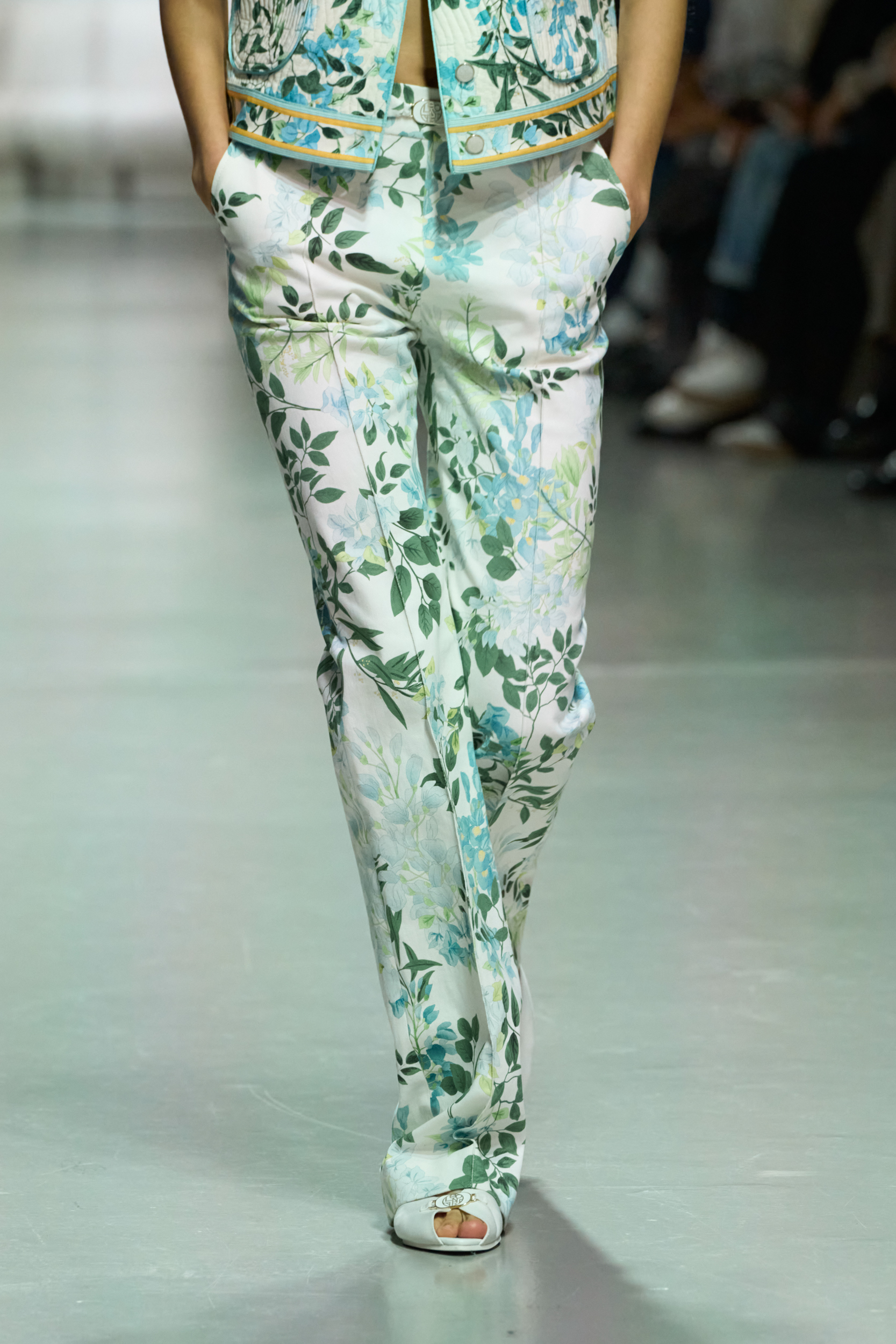 Leonard Paris Spring 2025 Fashion Show Details