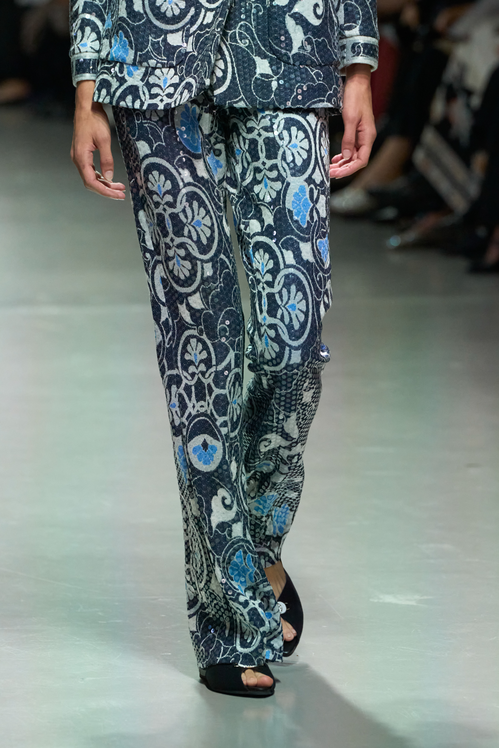 Leonard Paris Spring 2025 Fashion Show Details