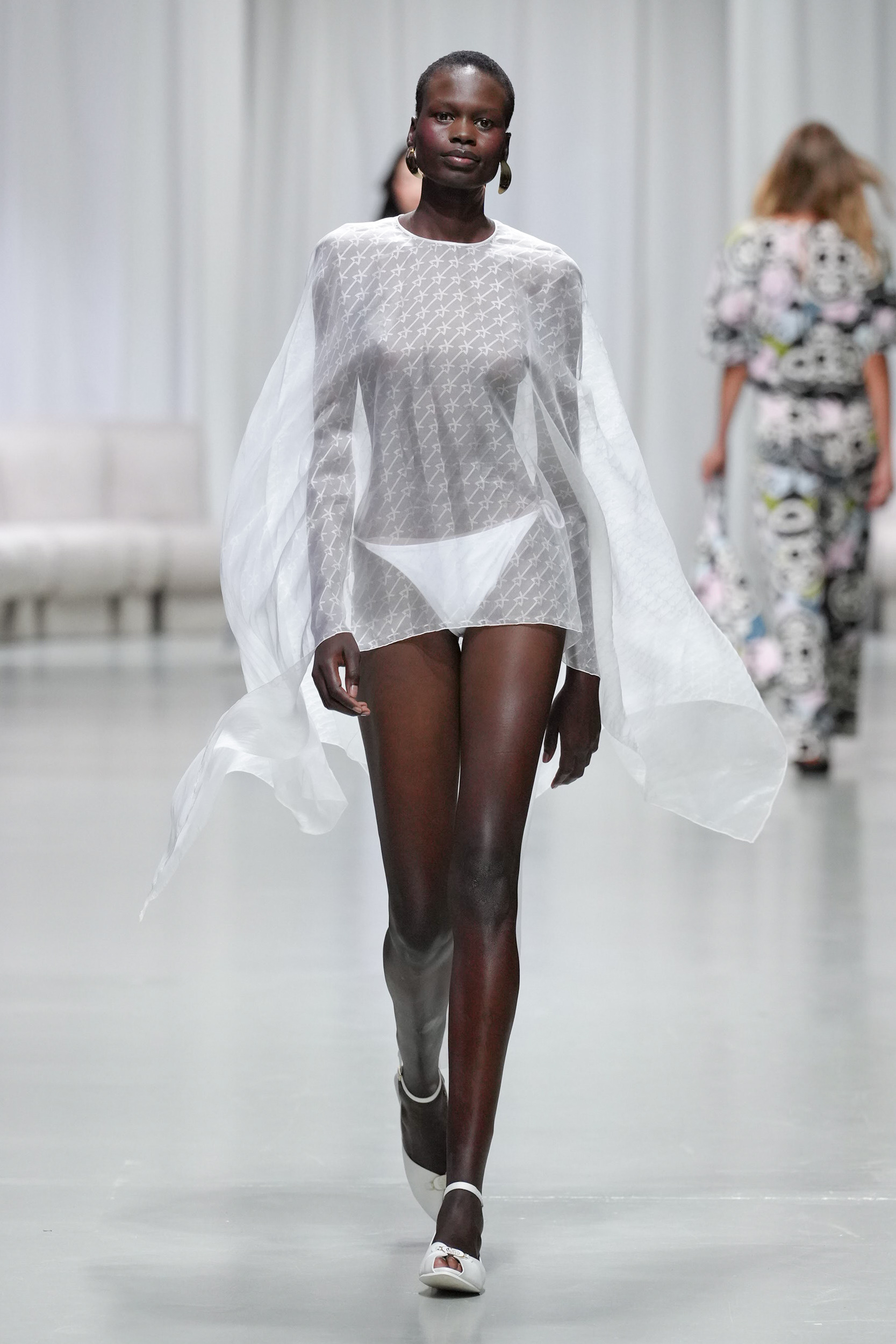 Leonard Paris Spring 2025 Fashion Show