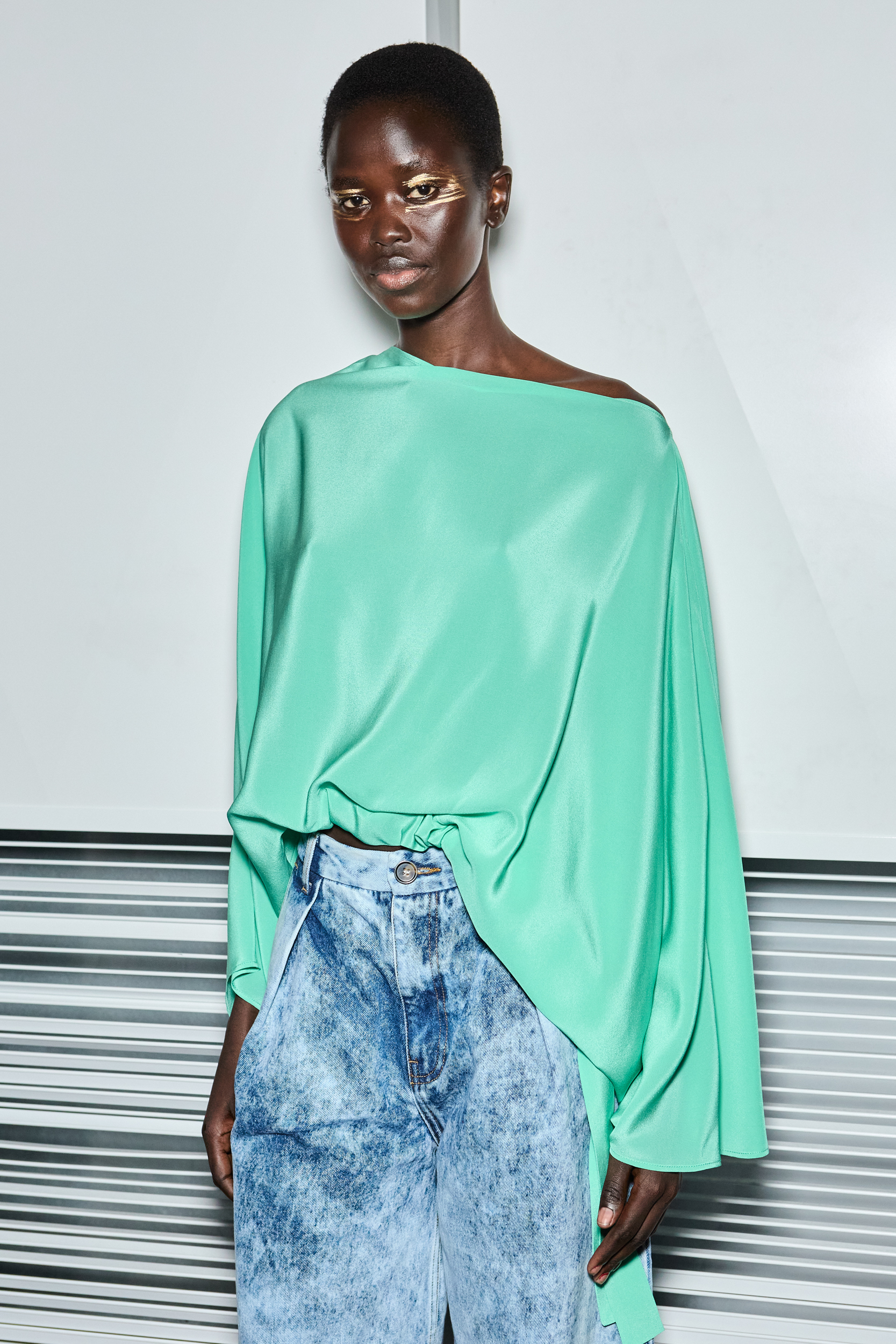 Lutz Huelle Spring 2025 Fashion Show Backstage