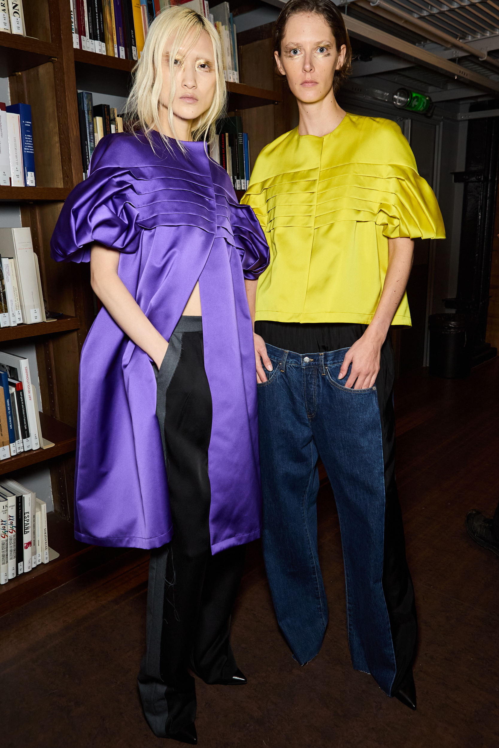 Lutz Huelle Spring 2025 Fashion Show Backstage