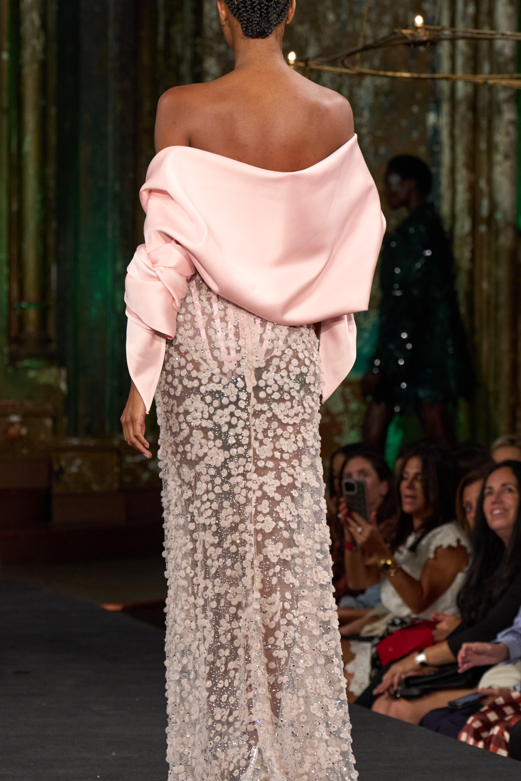 Naeem Khan Spring 2025 Fashion Show Details