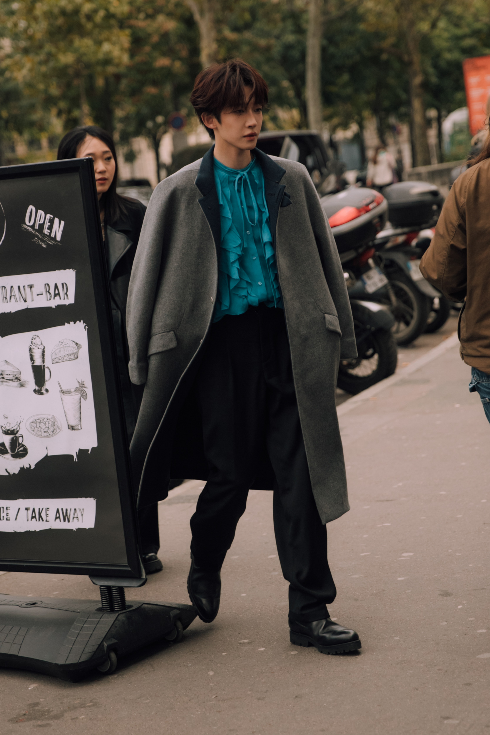 Paris Street Style Spring 2025 Shows