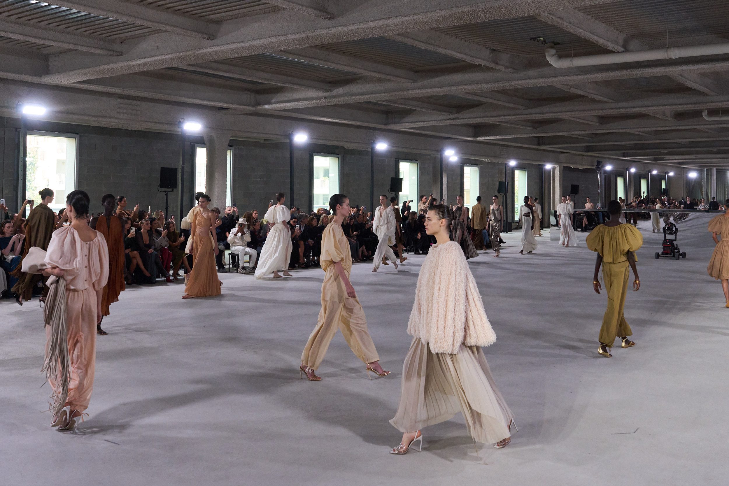 Philosophy Di Lorenzo Serafini Spring 2025 Fashion Show Atmosphere