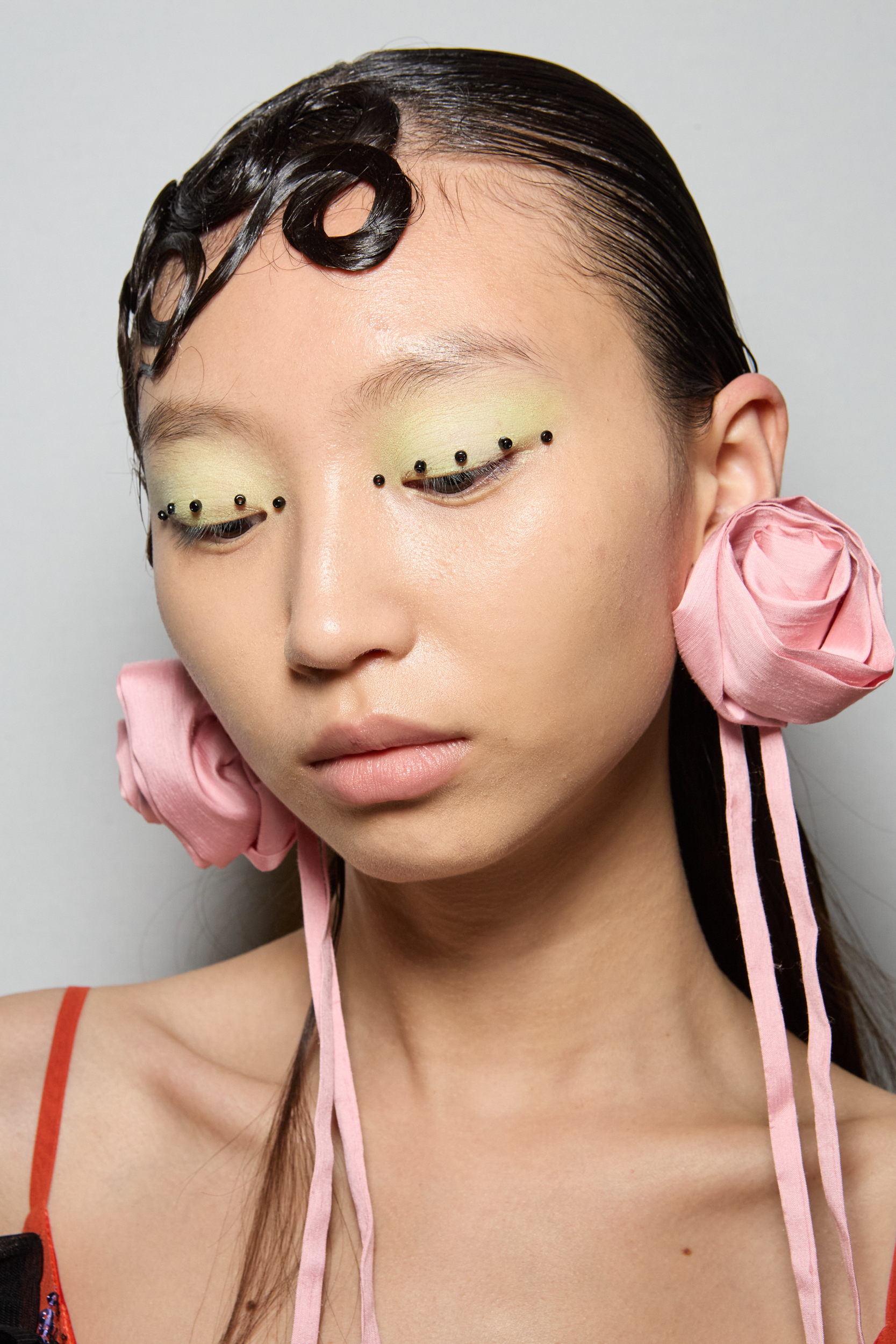 Shuting Qiu Spring 2025 Fashion Show Backstage