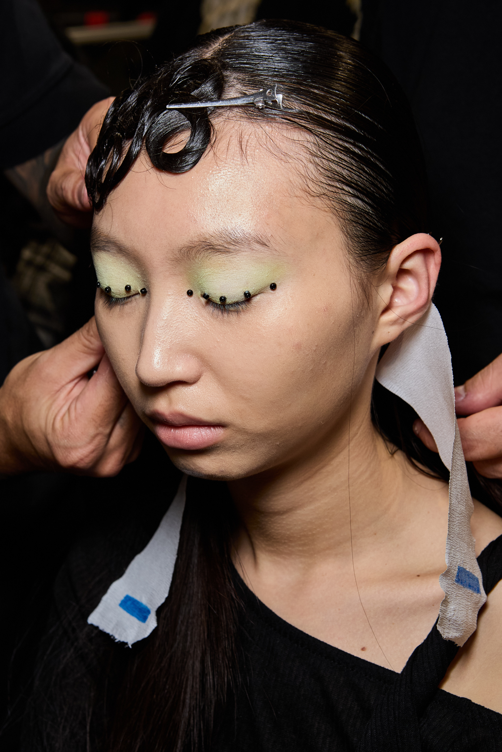 Shuting Qiu Spring 2025 Fashion Show Backstage