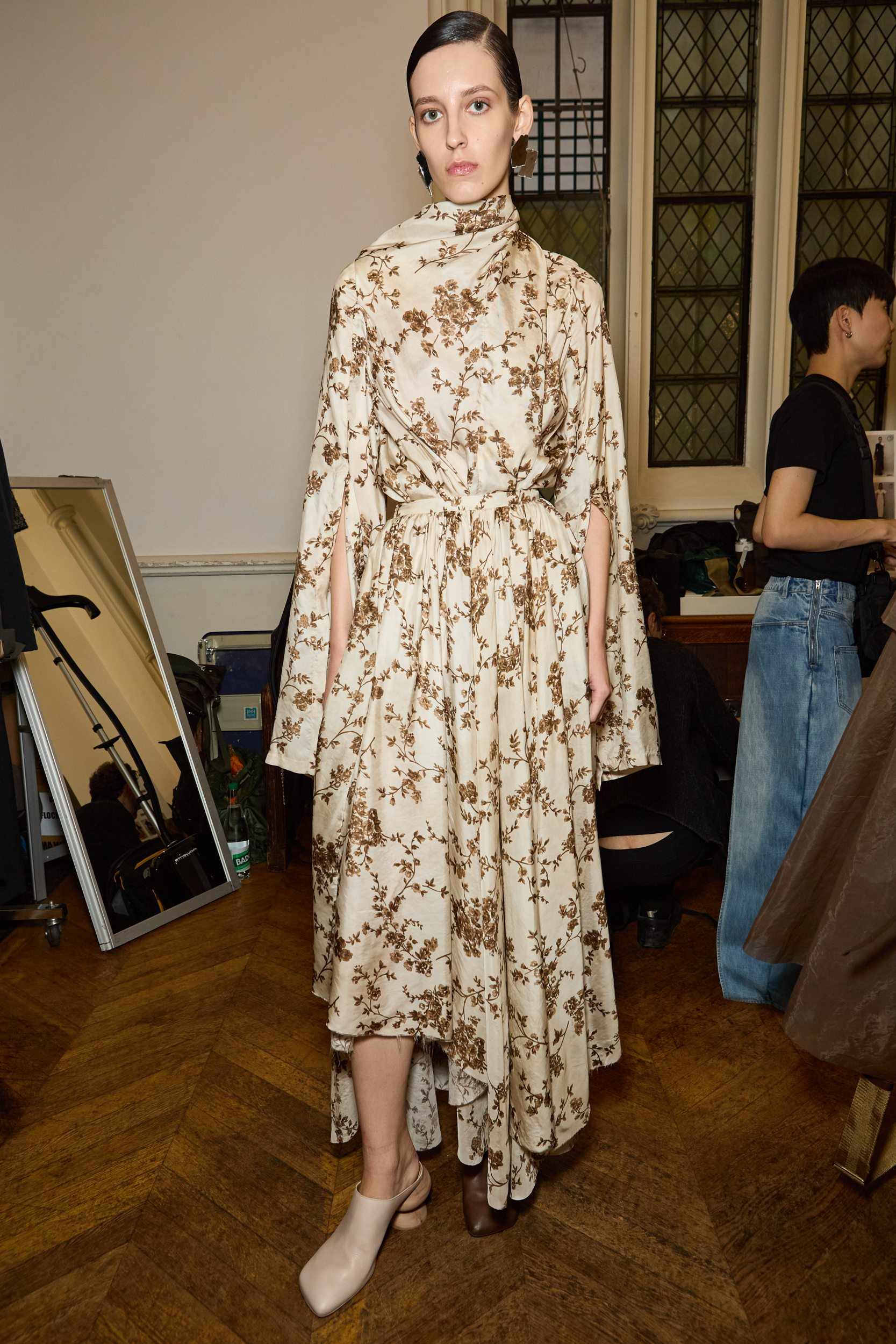 Uma Wang Spring 2025 Fashion Show Backstage