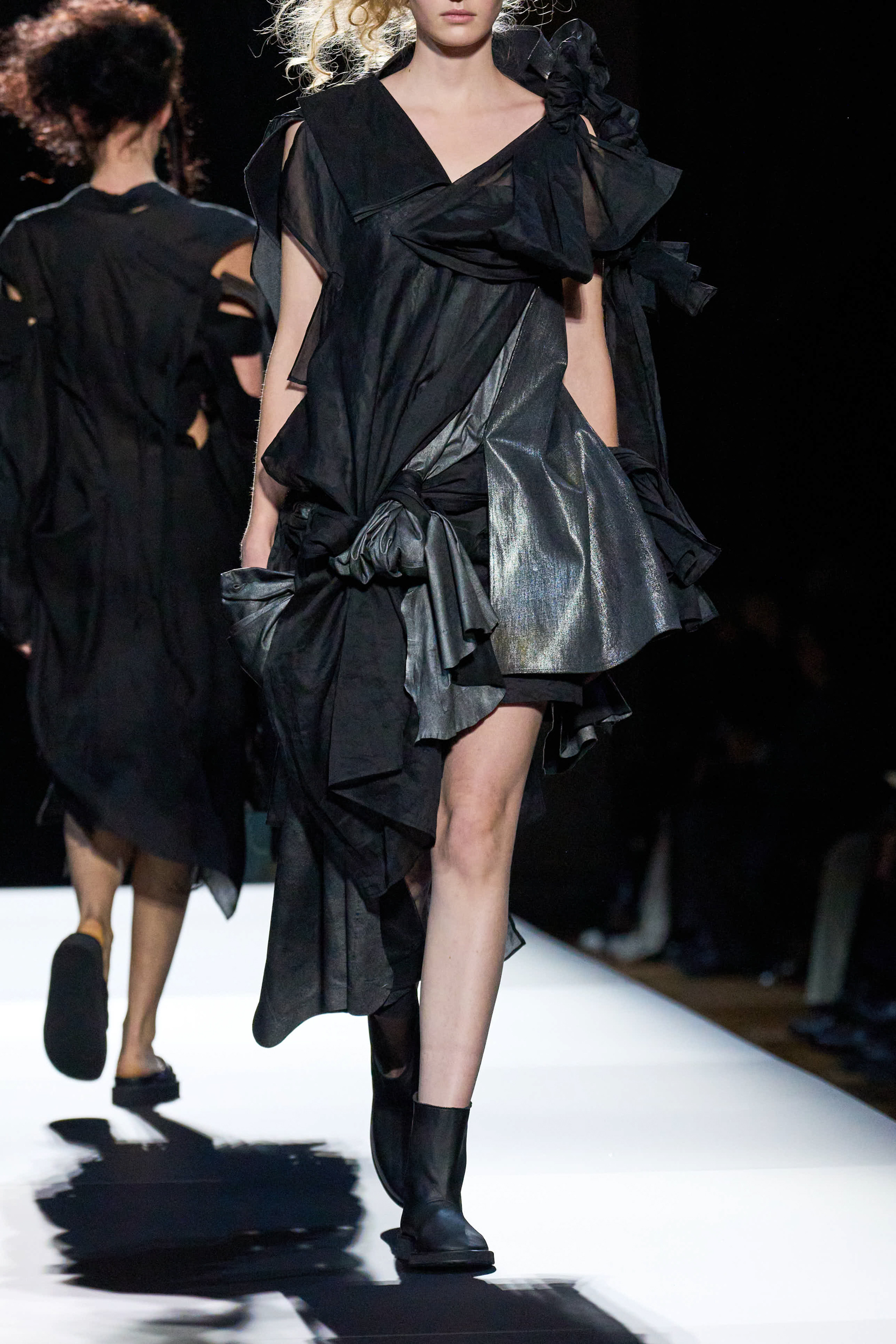 Yohji Yamamoto Spring 2025 Fashion Show Details