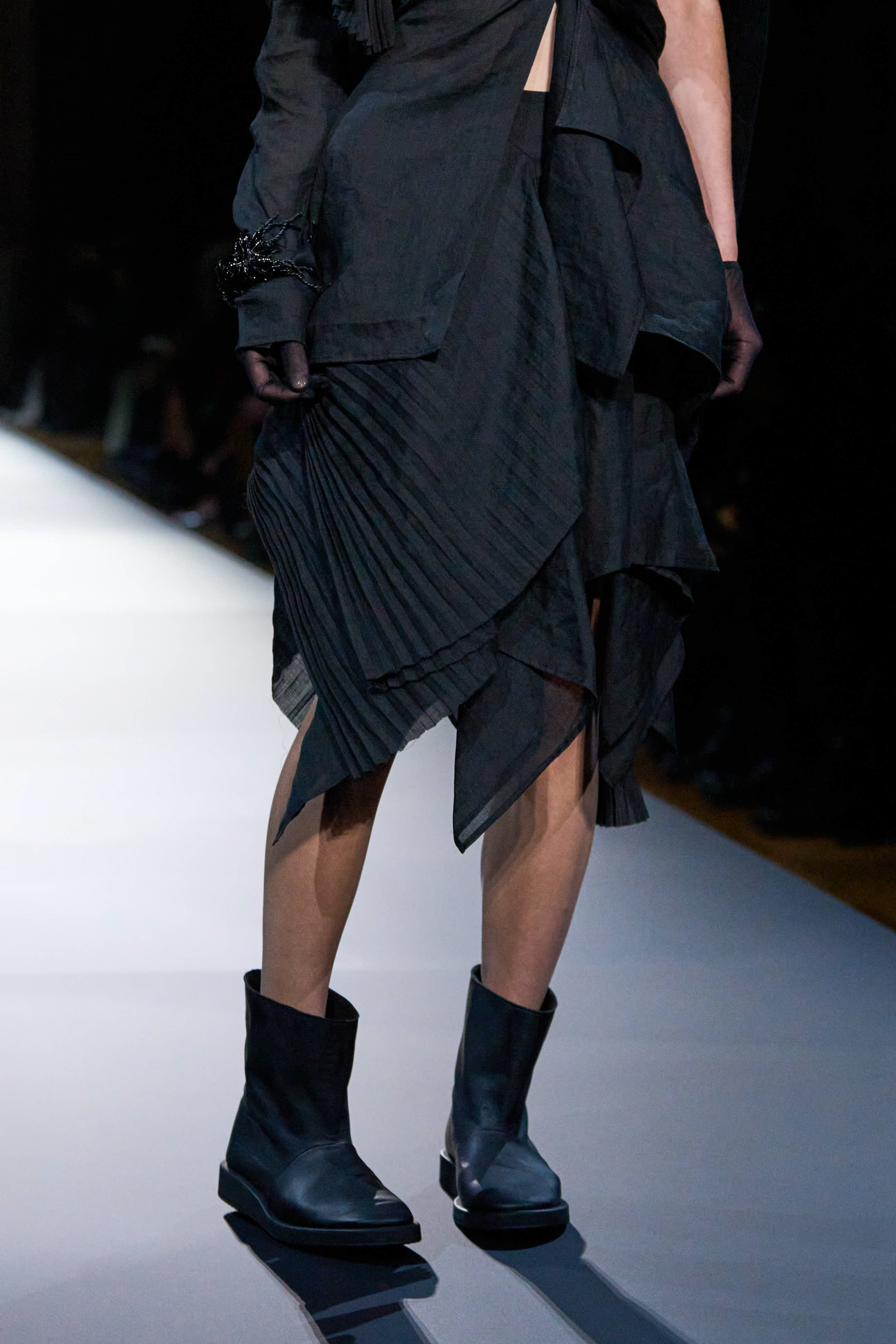 Yohji Yamamoto Spring 2025 Fashion Show Details