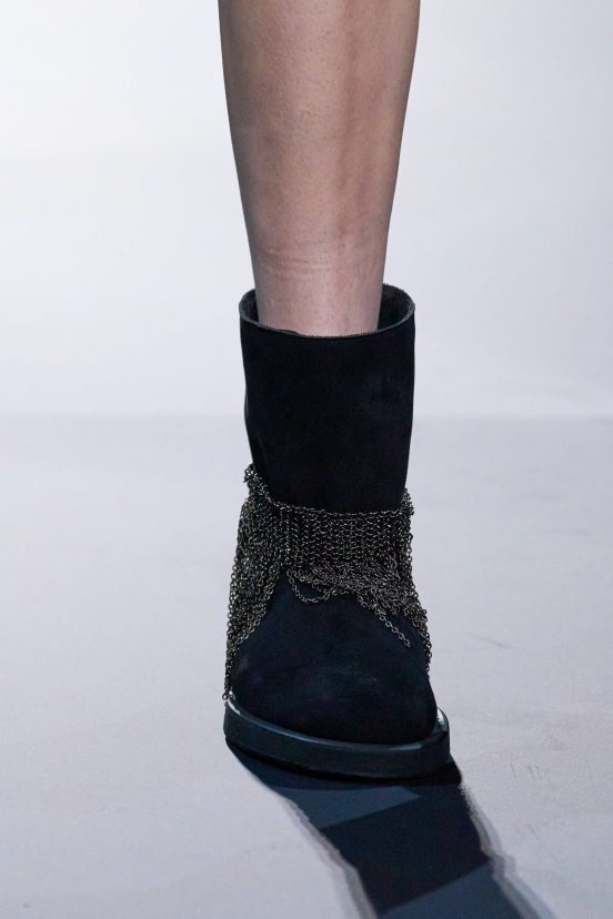 Yohji Yamamoto Spring 2025 Fashion Show Details