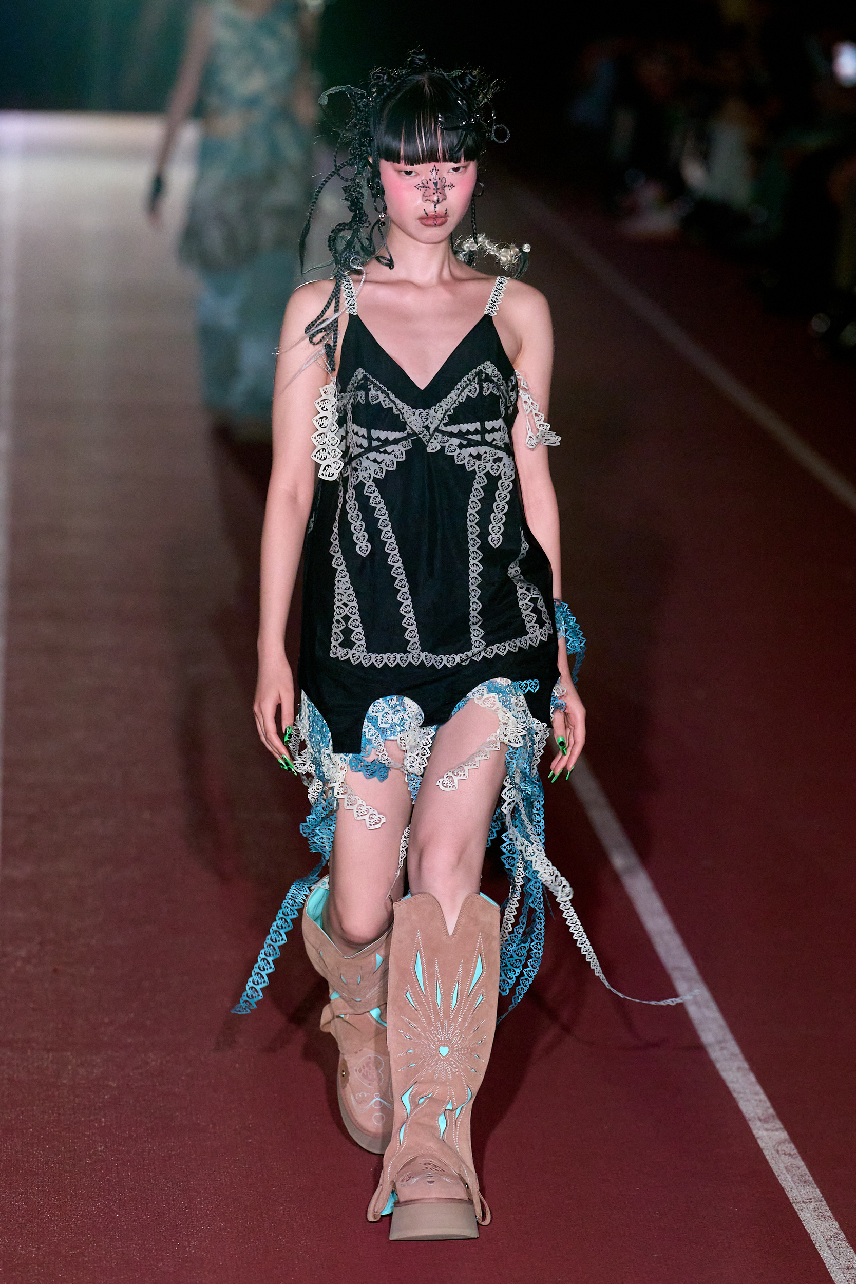 Yueqi Qi Spring 2025 Fashion Show 