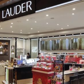 Estée Lauder Drops 4% in Sales