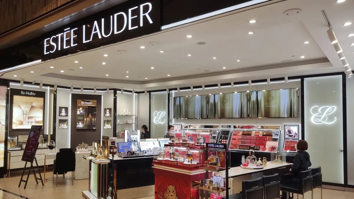 Estée Lauder Drops 4% in Sales