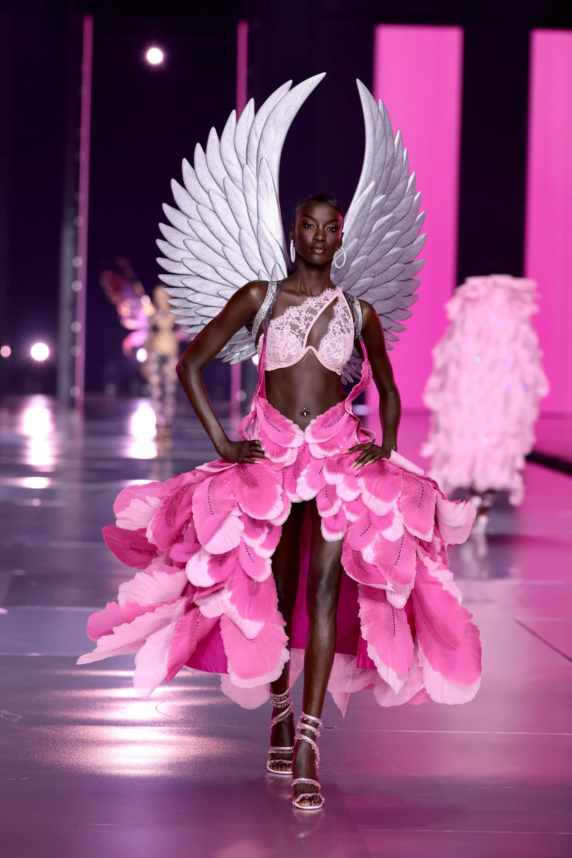 ★送料無料★新品★VICTORIA'S SECRET PINK★コンフォーター★ Victoria's Secret 2024 Fashion Show | The Impression