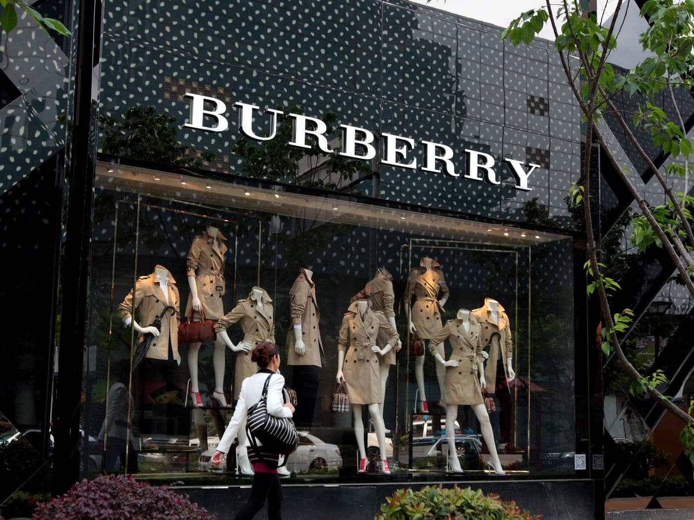 Burberry Reports 22% Revenue Drop, Announces New Strategy