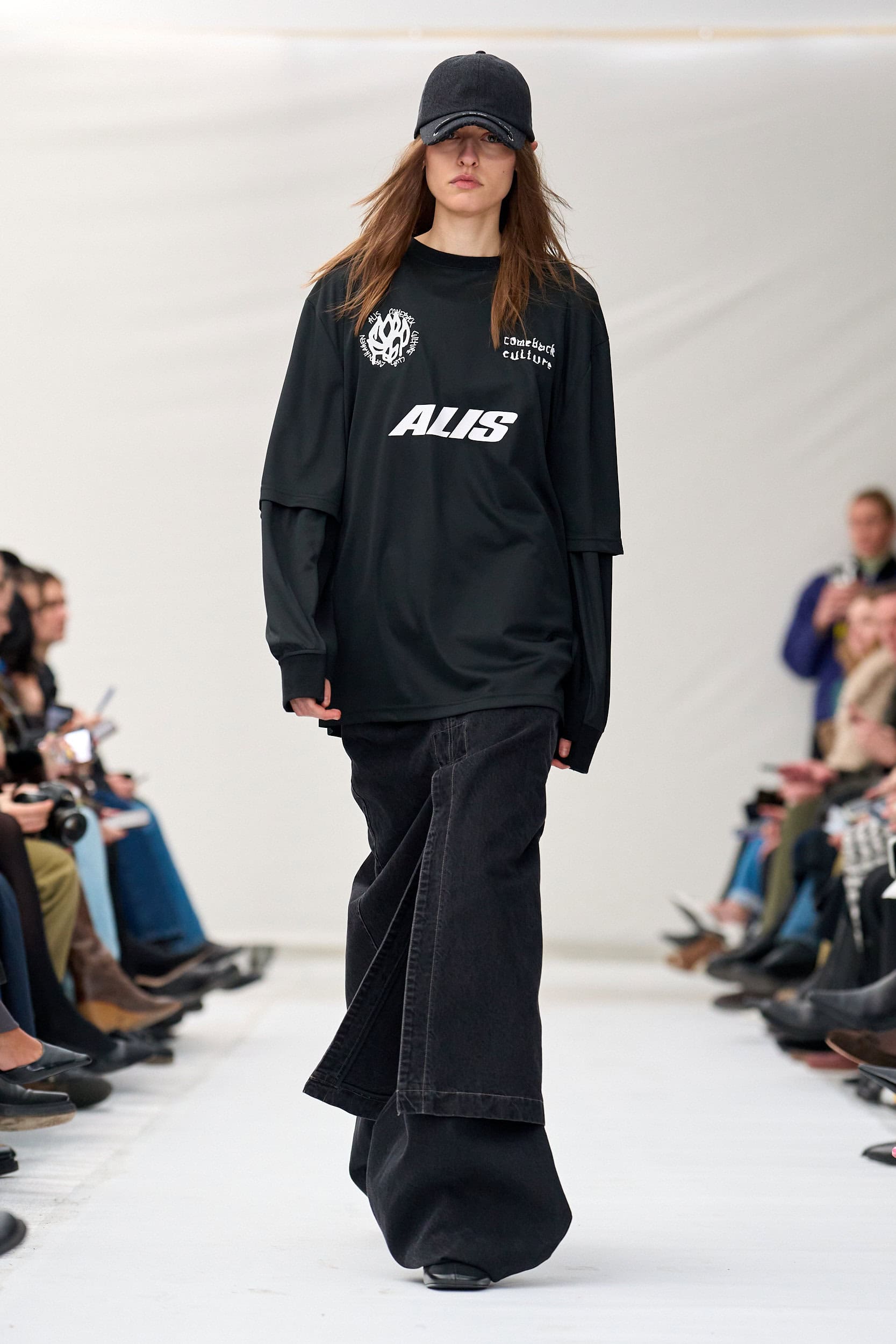 Alis  Fall 2025 Fashion Show 