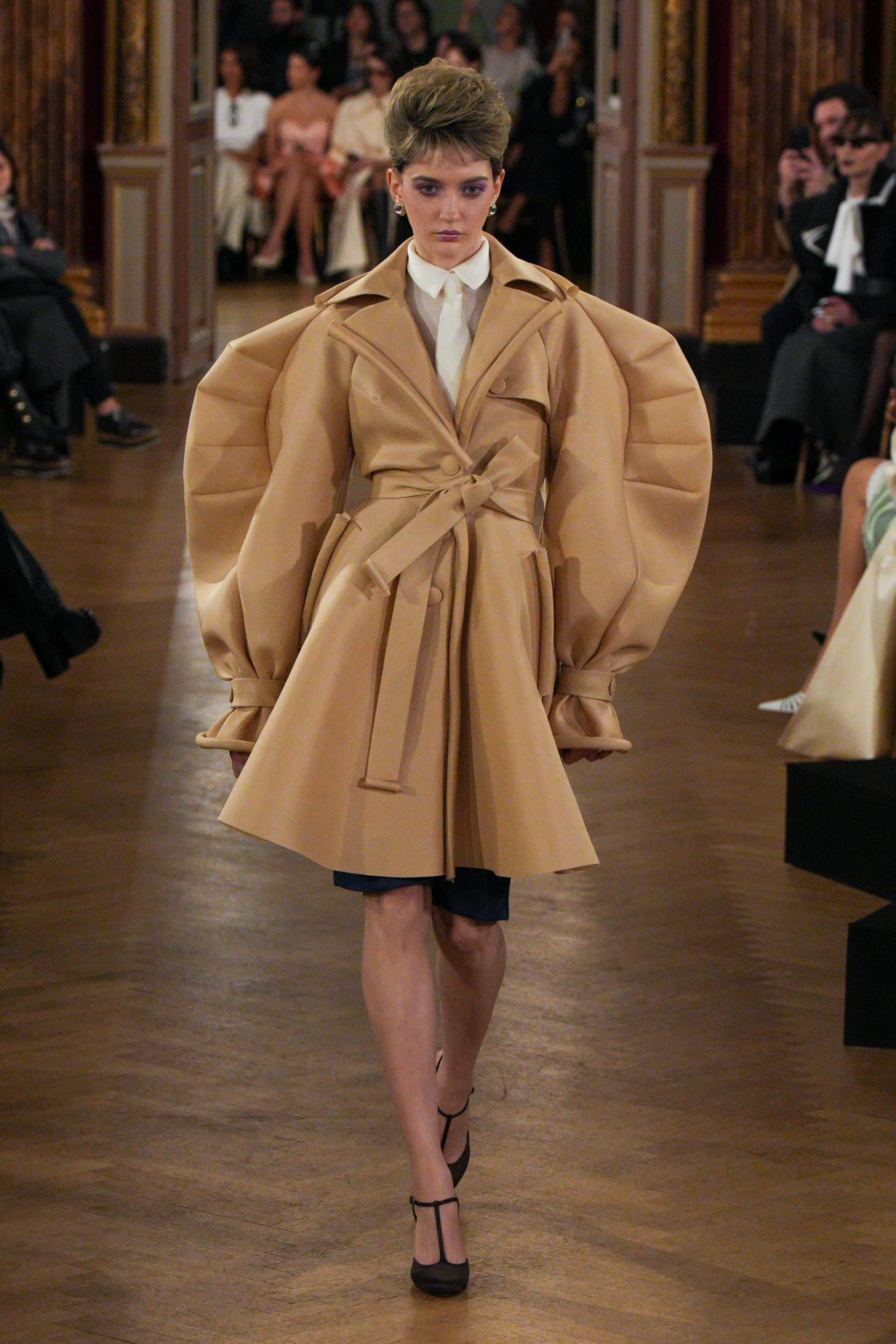 Viktor & Rolf Spring 2025 Couture Fashion Show