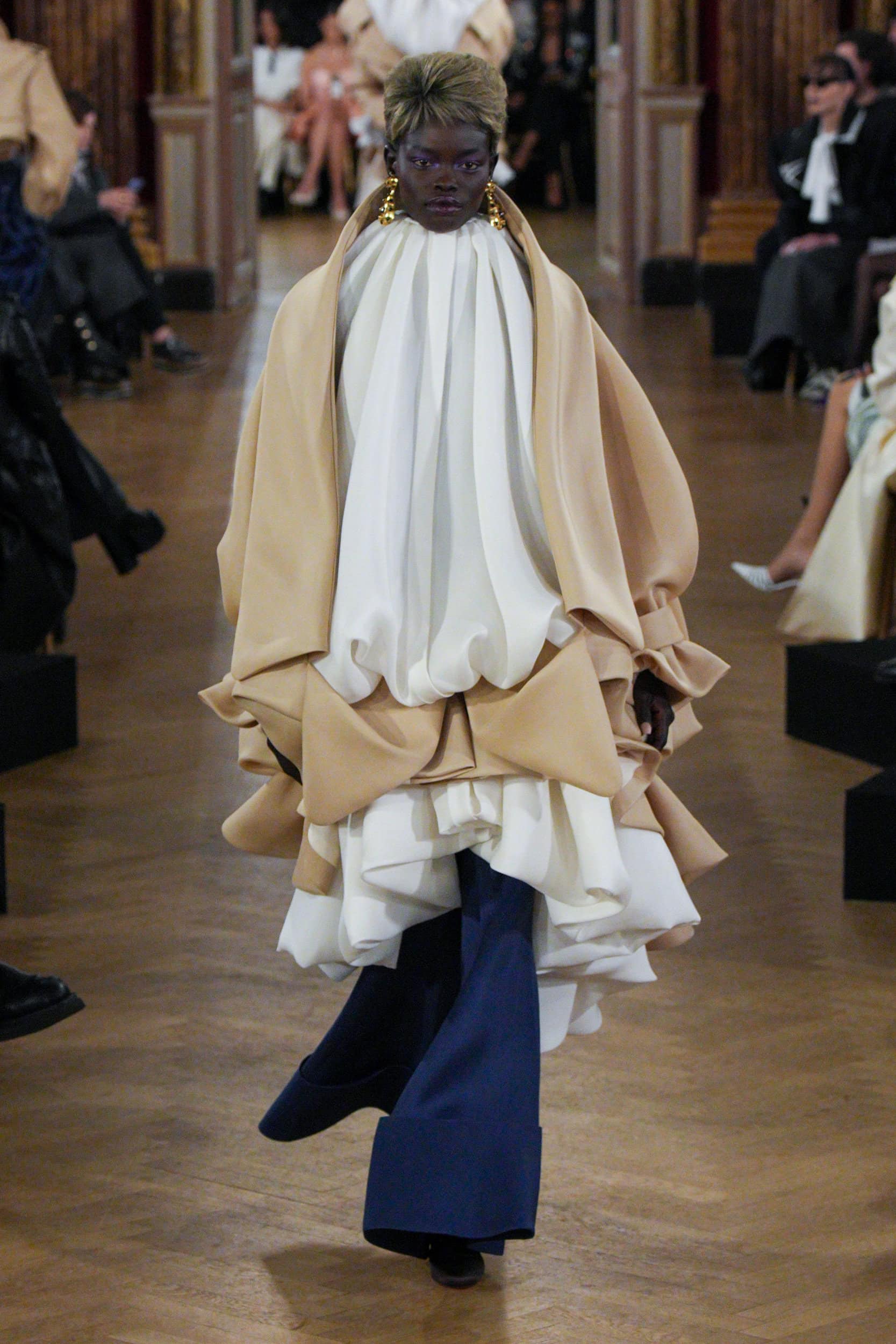 Viktor & Rolf Spring 2025 Couture Fashion Show