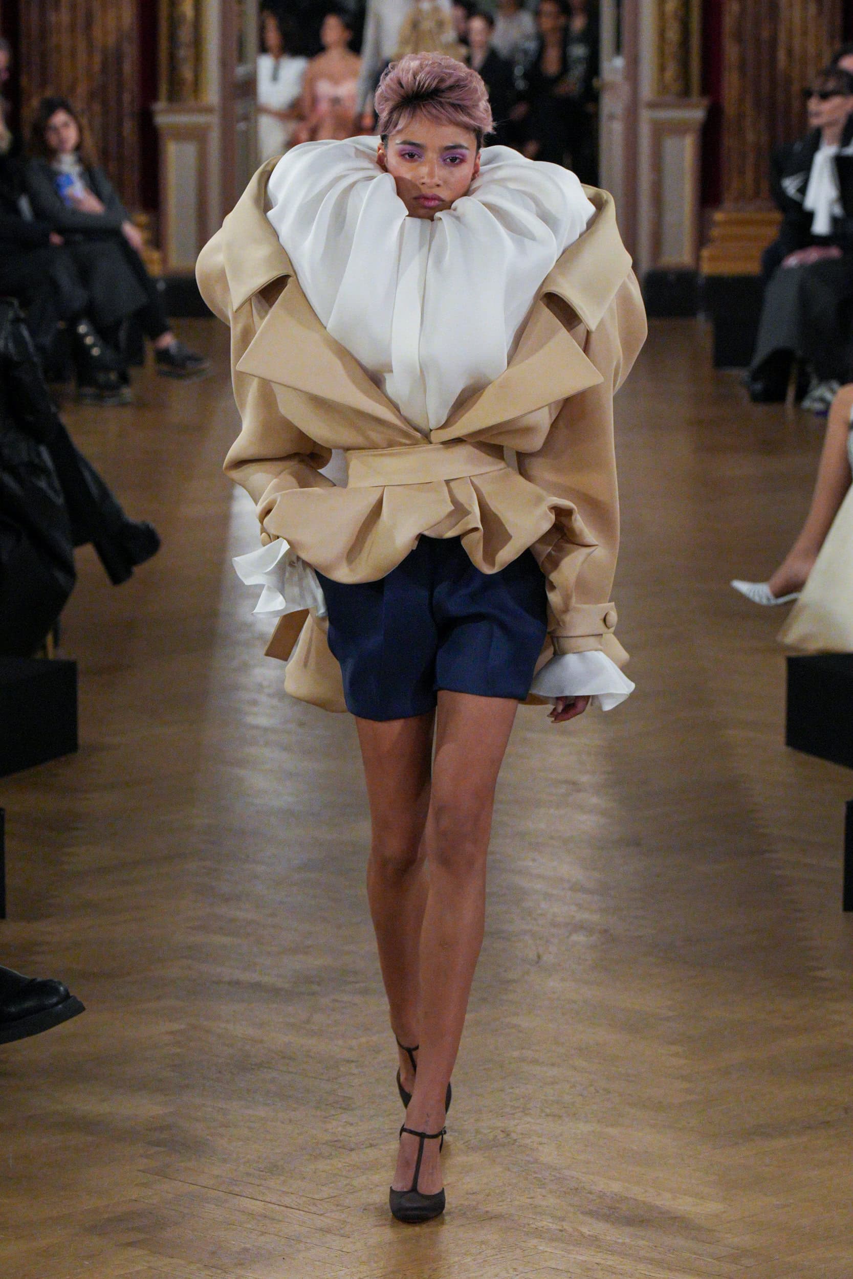 Viktor & Rolf Spring 2025 Couture Fashion Show