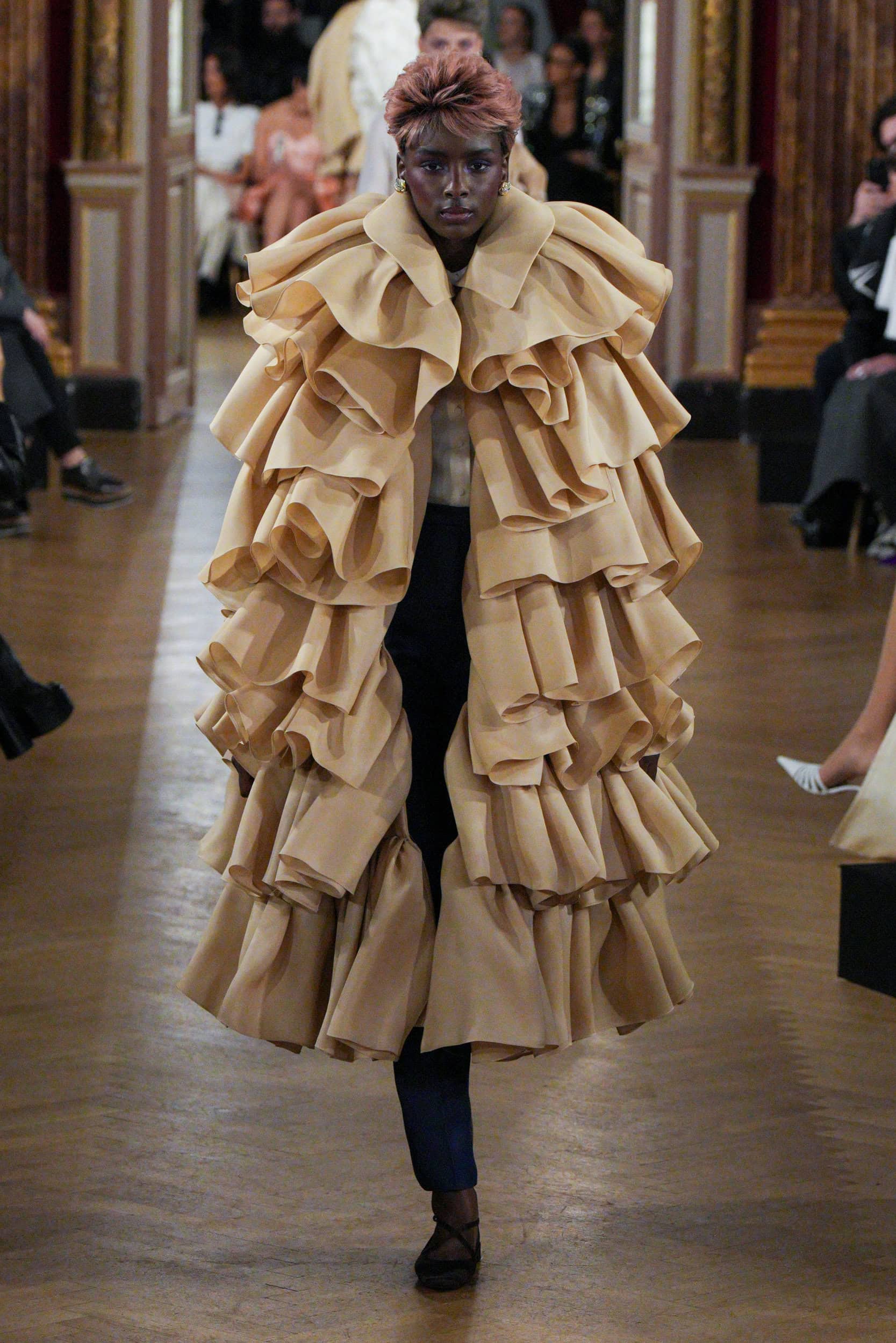 Viktor & Rolf Spring 2025 Couture Fashion Show