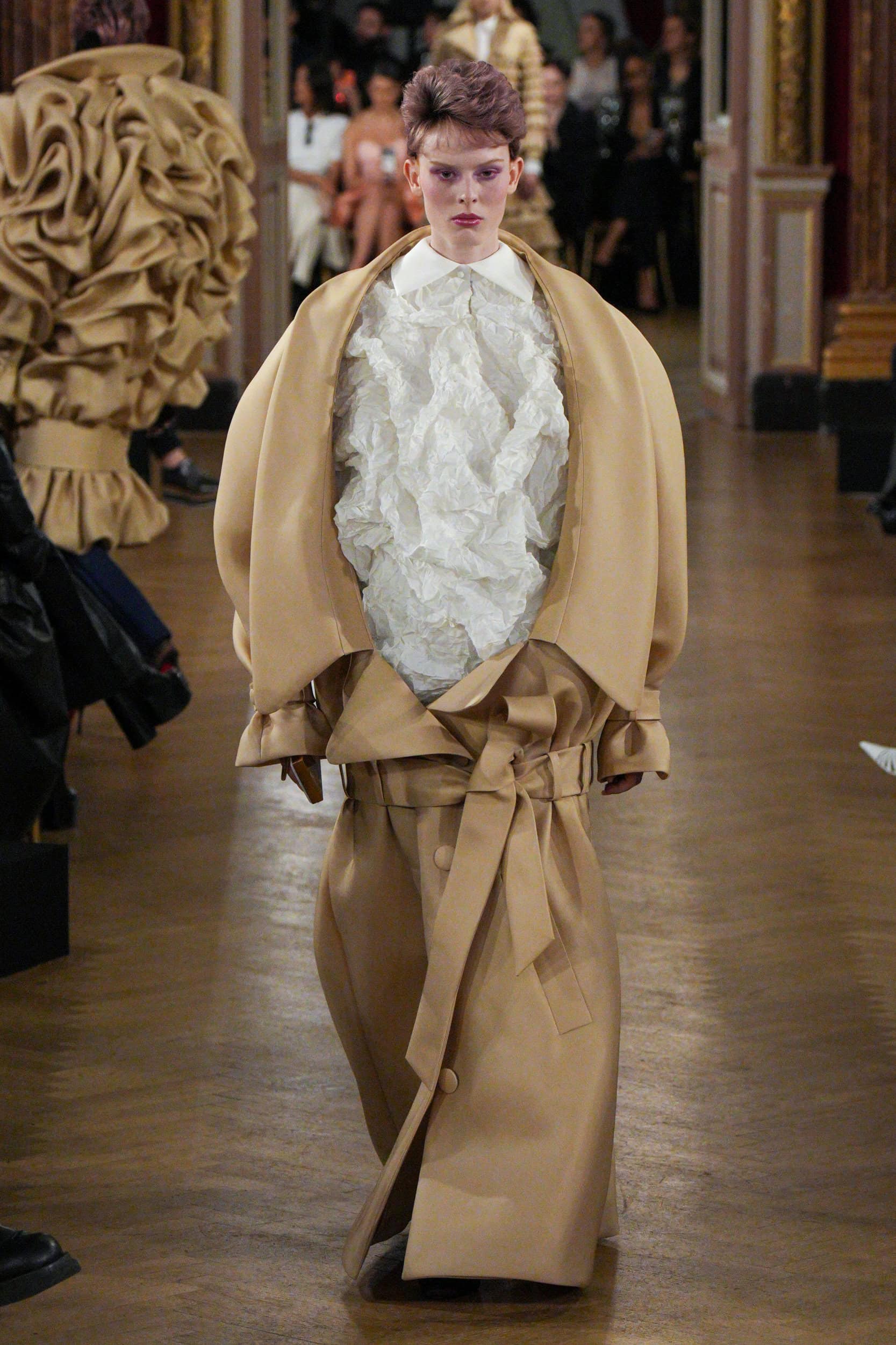 Viktor & Rolf Spring 2025 Couture Fashion Show