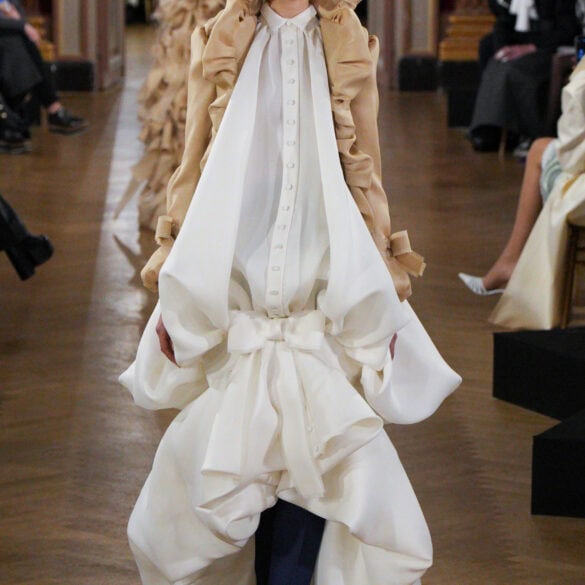 Viktor & Rolf Spring 2025 Couture Fashion Show
